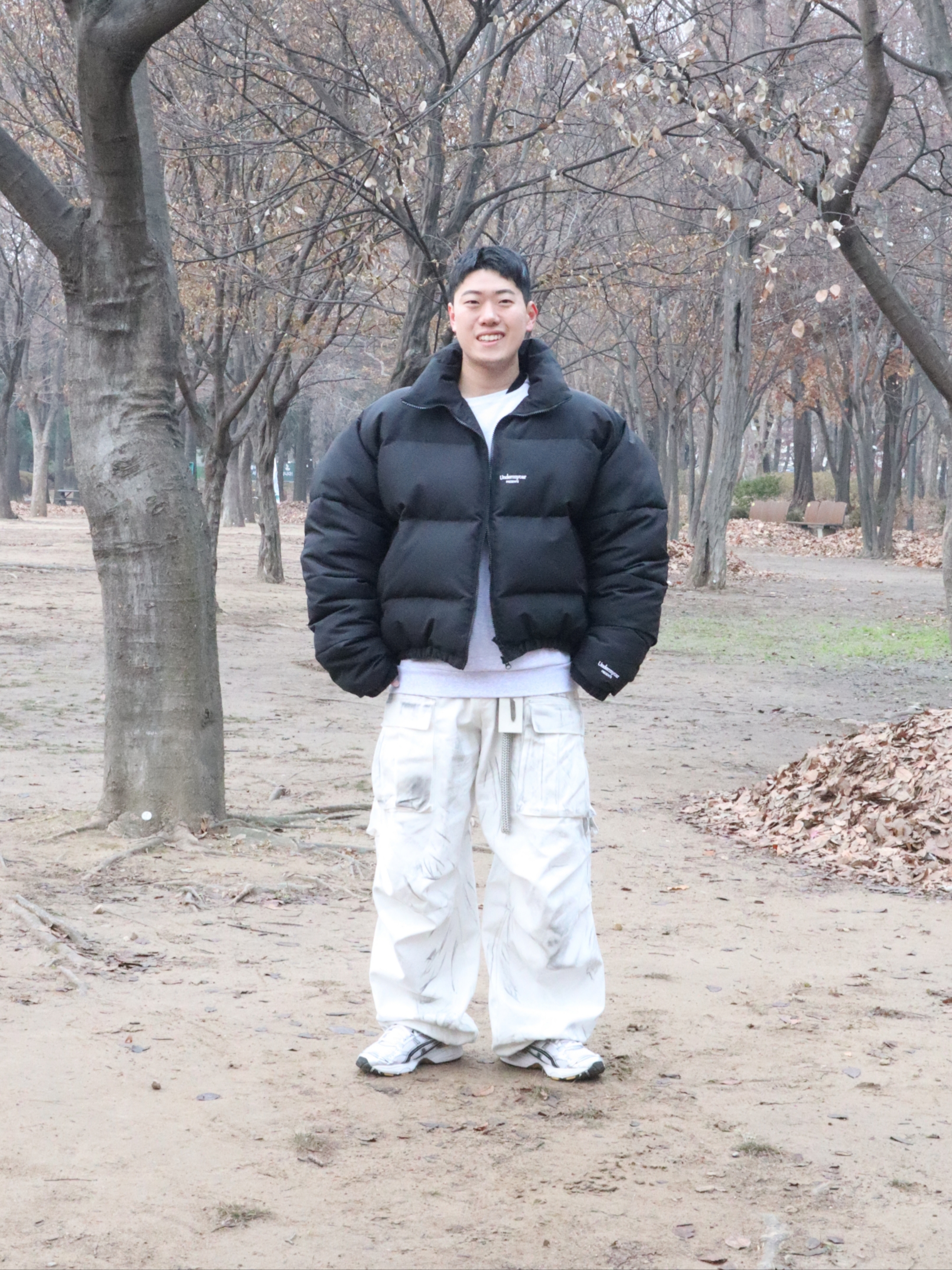Undermycar Mu.15 Anti Fxxking Logo Play Triple Logo Crop Padding Jacket Black, Nos Couleurs 01 Cargo Pants Dirty Washing 착용 스타일 - 2