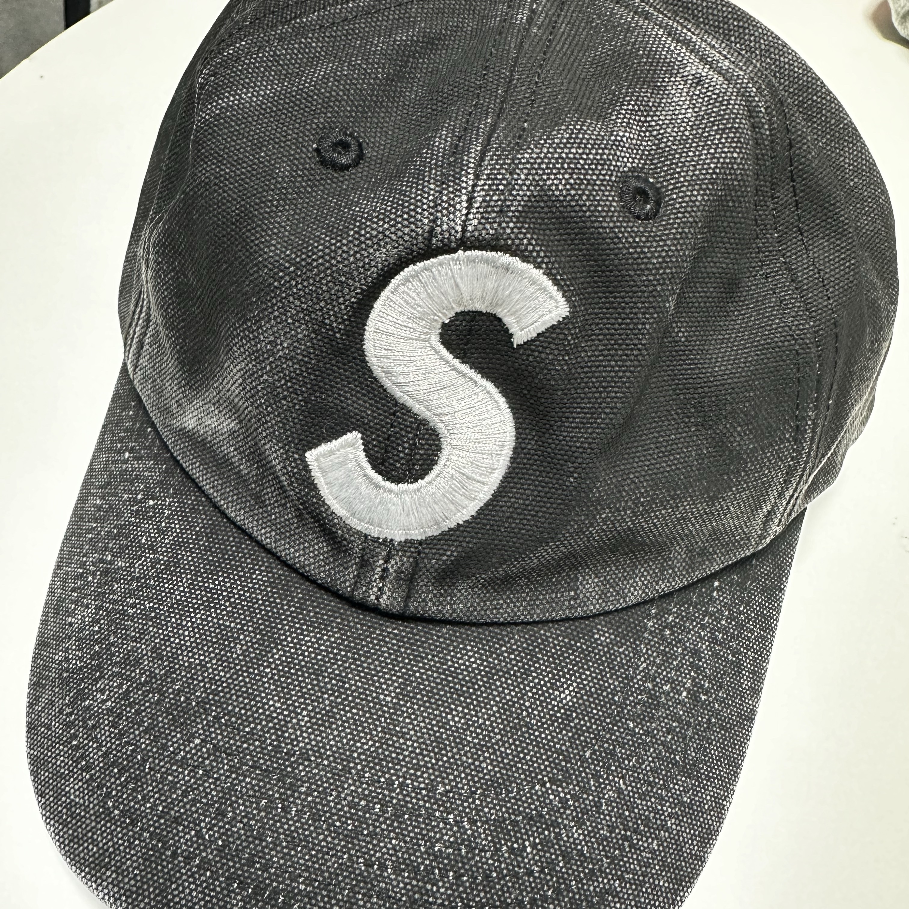 Supreme Pigment Canvas S Logo 6-Panel Black - 23SS 착용 스타일