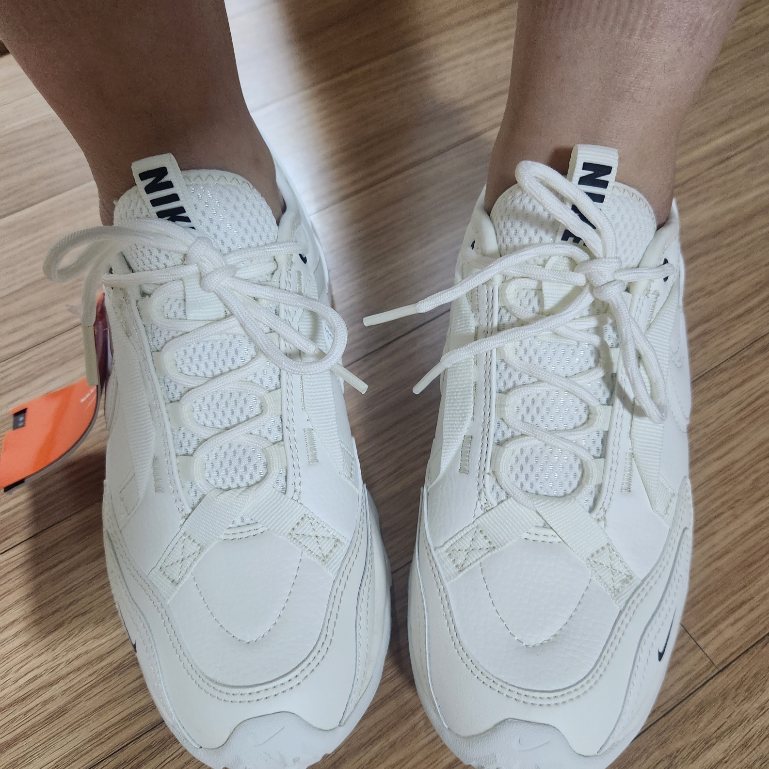 (W) Nike TC 7900 Summit White 착용 스타일 - 2