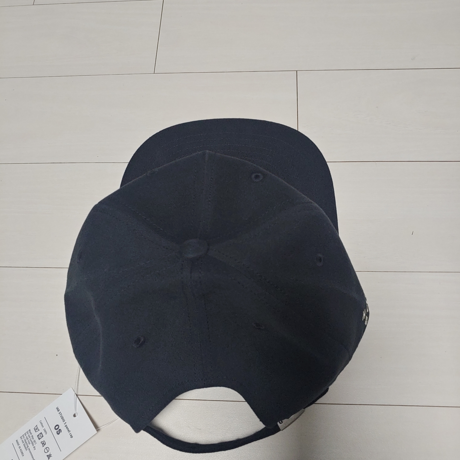IAB Studio 5-Panel Cap Black 착용 스타일 - 3