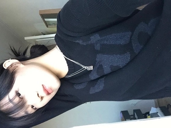[KREAM 단독] Safarispot Women Basic Safari Knit Black, [KREAM 단독] Safarispot Basic Safari Knit Black 착용 스타일 - 1