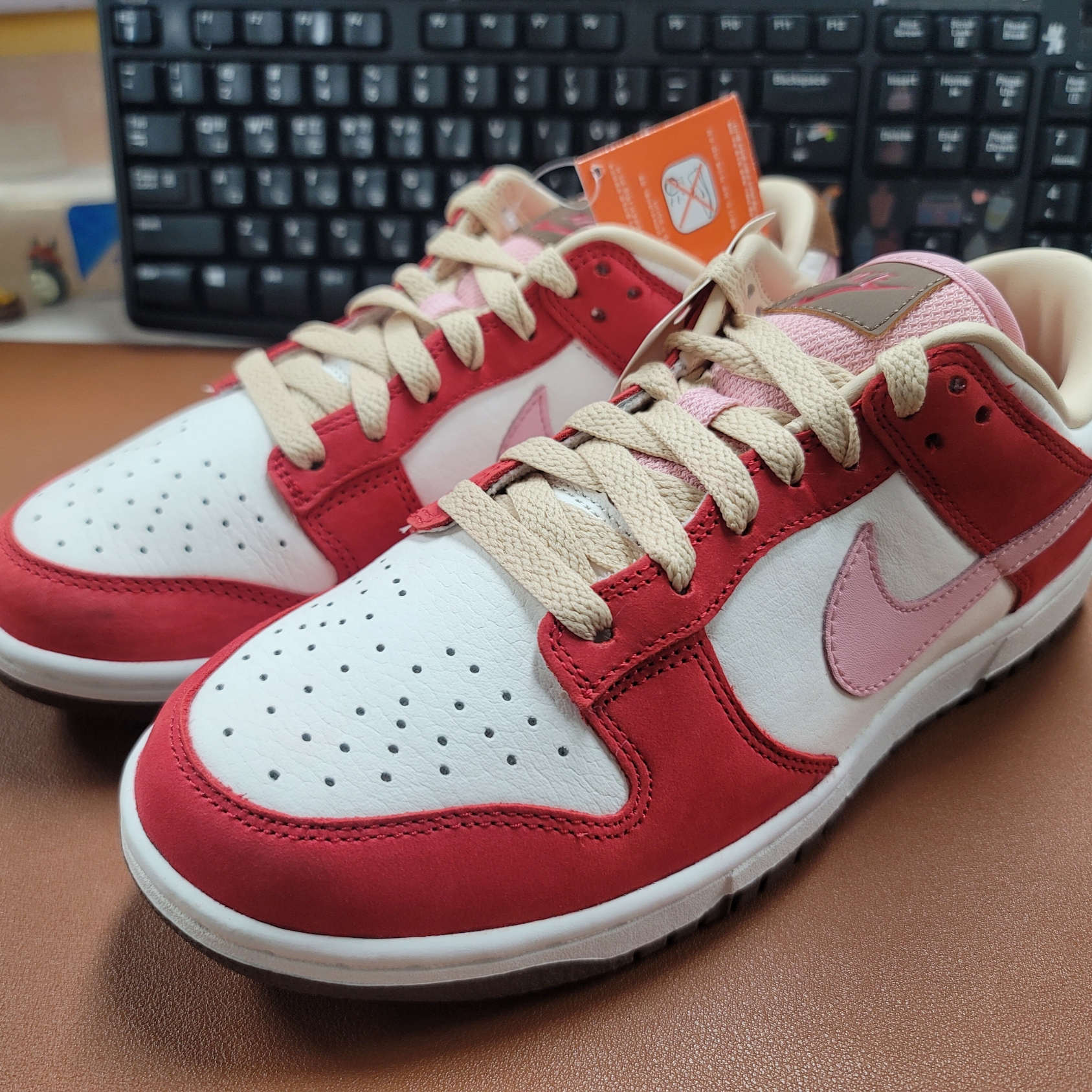 (W) Nike Dunk Low PRM Sail and Sport Red 착용 스타일 - 1