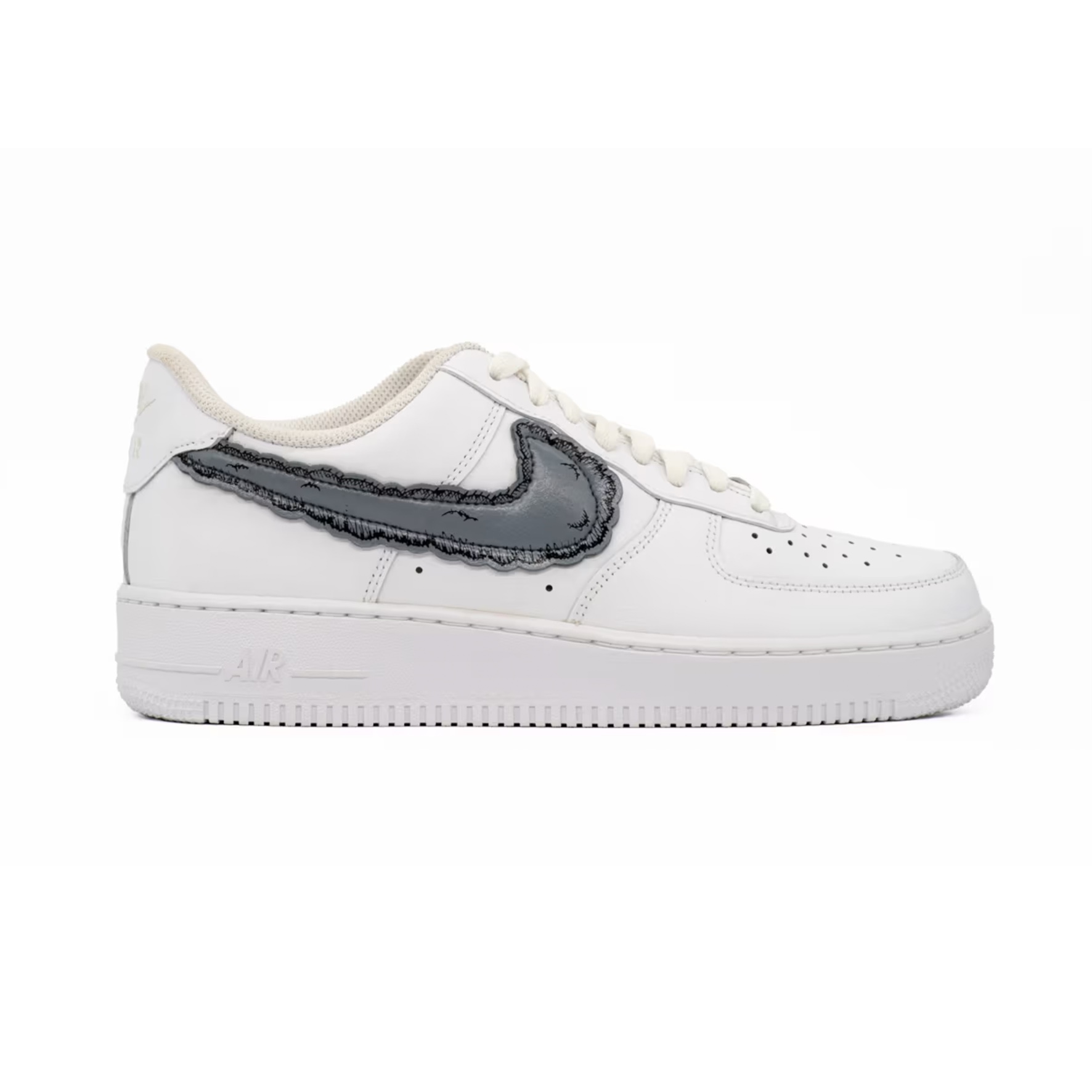 Nike x Kaws x Sky High Farm Workwear Cloud Force 1 Black, Nike x Kaws x Sky High Farm Workwear Cloud Force 1 White 착용 스타일 - 4