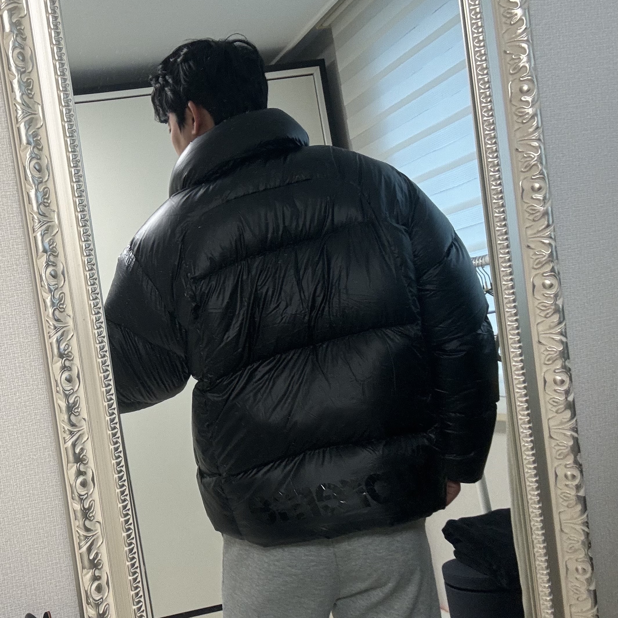 Supreme Featherweight Down Puffer Jacket Black - 23FW 착용 스타일 - 3