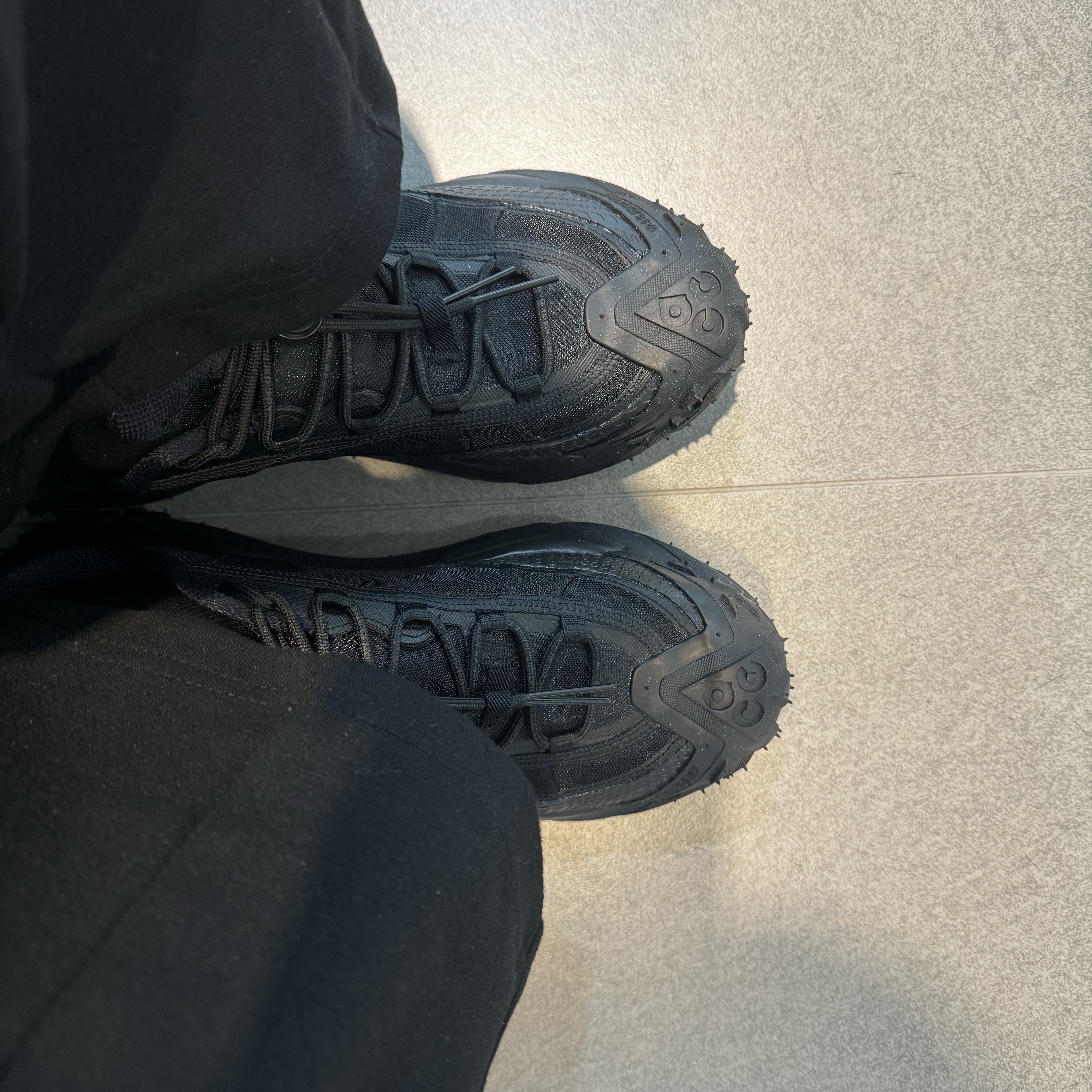 Nike ACG Mountain Fly 2 Low Black 착용 스타일