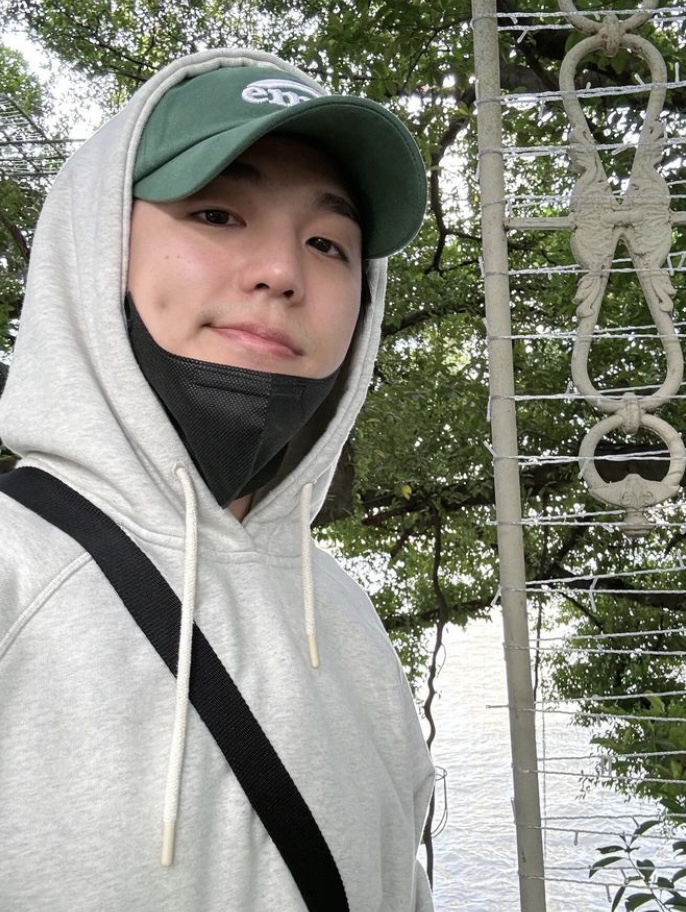 Emis New Logo Emis Cap Green 착용 스타일