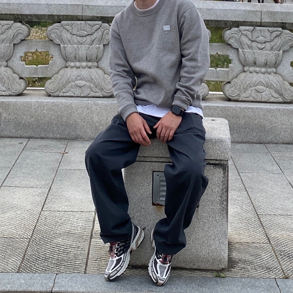 Acne Studios Forba Face Crewneck Sweatshirt Light Grey Melange, Salomon ACS Pro Beluga Vintage Khaki 착용 스타일