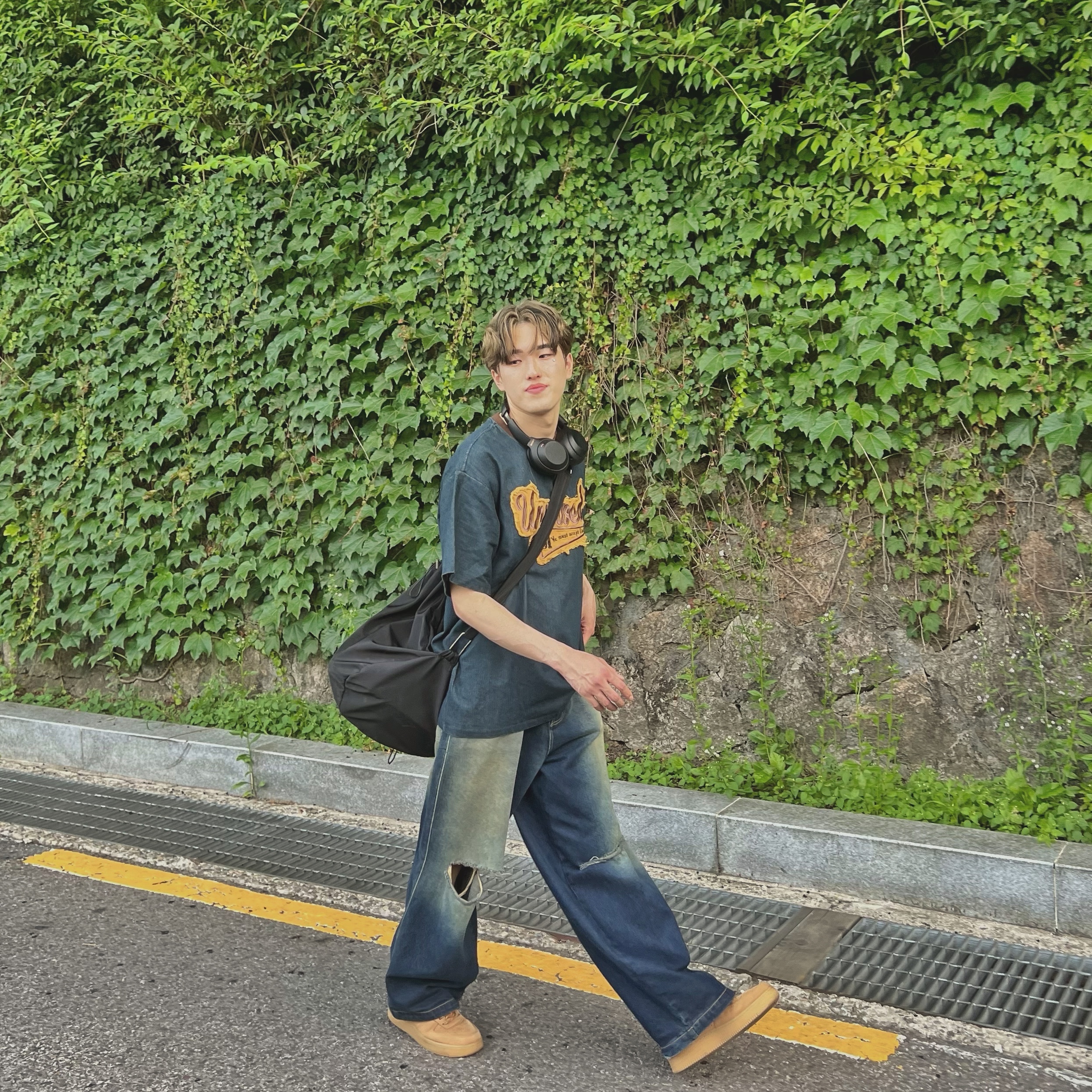 Sony WH-1000XM4 Black (Korean Ver.), Nike Air Force 1 '07 WB Flax 착용 스타일 - 2