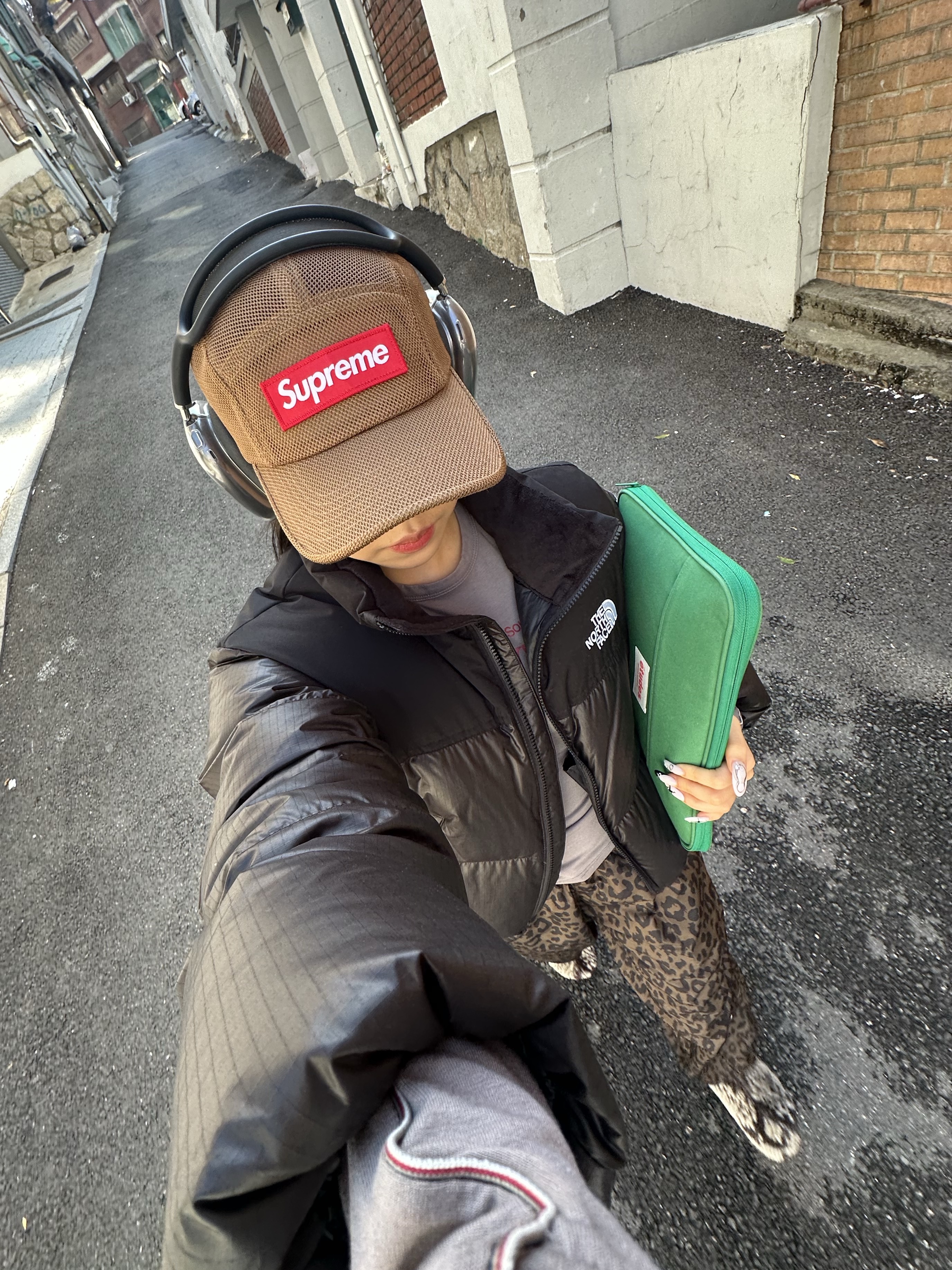 (W) The North Face White Label Novelty Nuptse Down Jacket Black, Supreme Mesh Cordura Camp Cap Sand - 23SS 착용 스타일