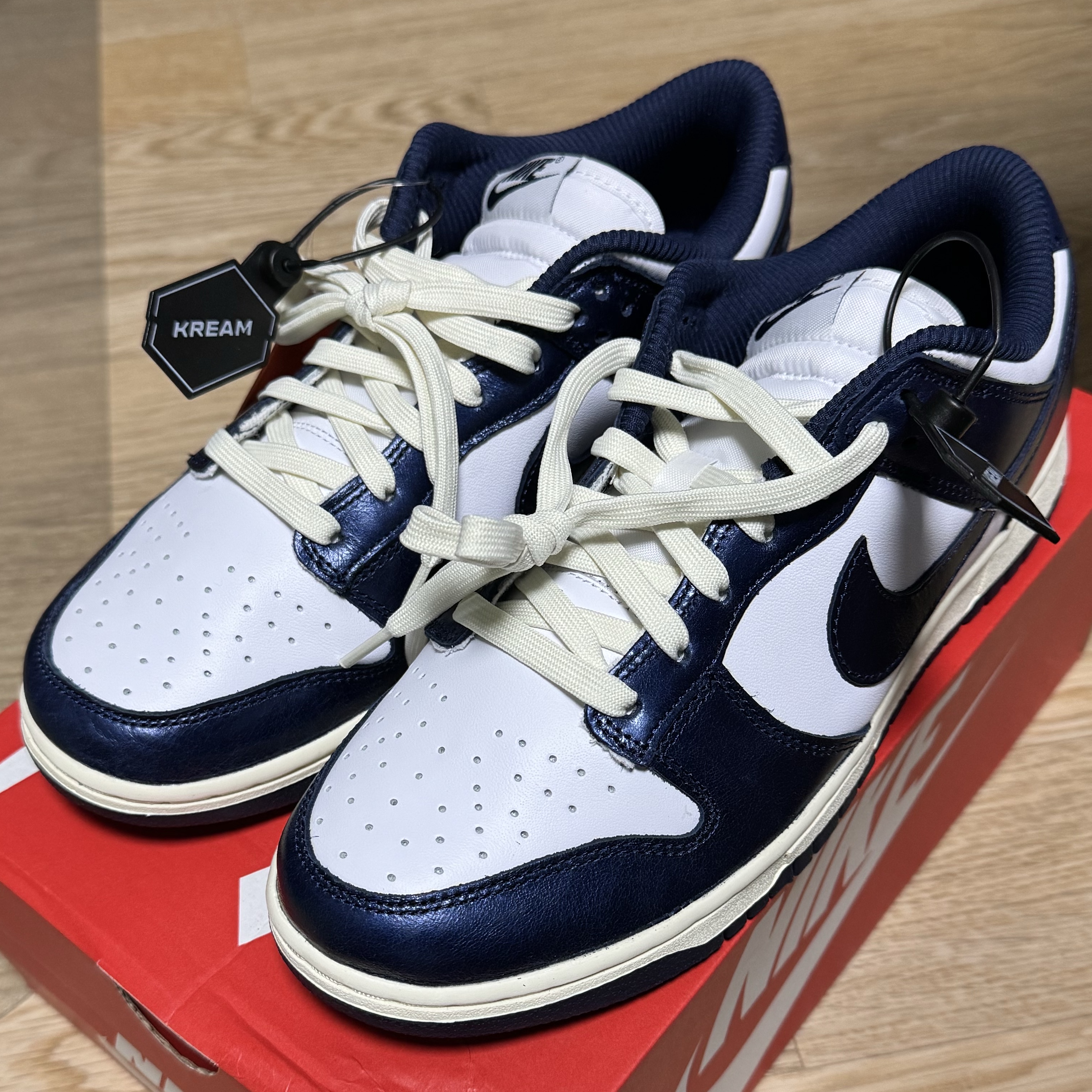 (W) Nike Dunk Low PRM Midnight Navy and White 착용 스타일