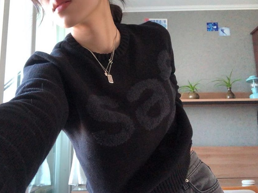 [KREAM 단독] Safarispot Women Basic Safari Knit Black, [KREAM 단독] Safarispot Basic Safari Knit Black 착용 스타일 - 2