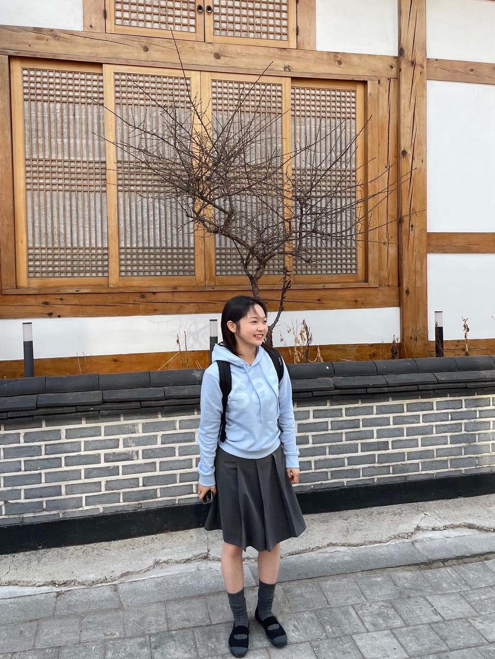 [KREAM 단독] Safarispot Women 1/2 Basic Safari Hoodie Sky, [KREAM 단독] Safarispot Women 1/2 Basic Safari Hoodie Black 착용 스타일 - 1