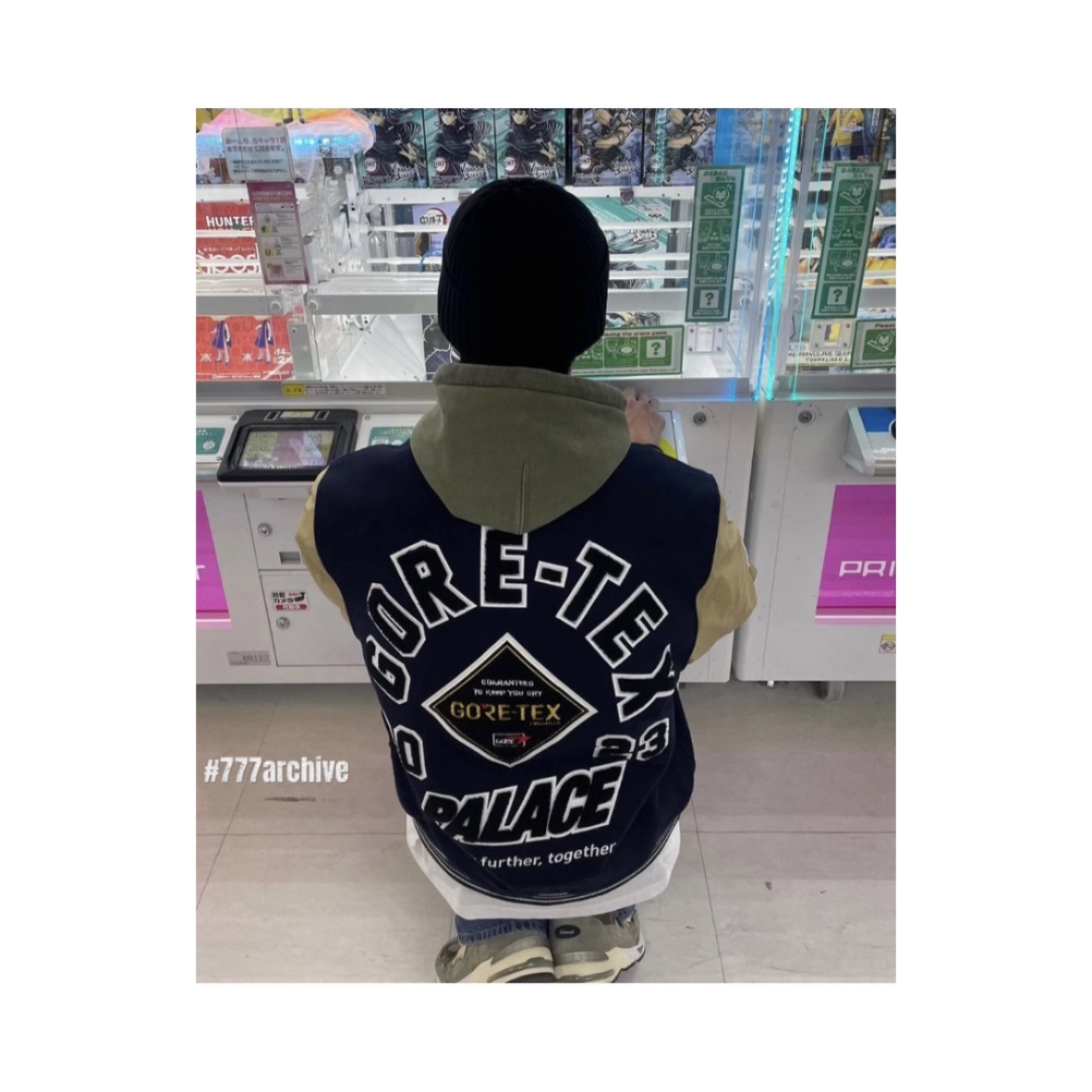 Palace Gore-Tex Going Further Varsity Navy - 23FW, New Balance x JJJJound 991 Made in UK Grey 착용 스타일 - 4