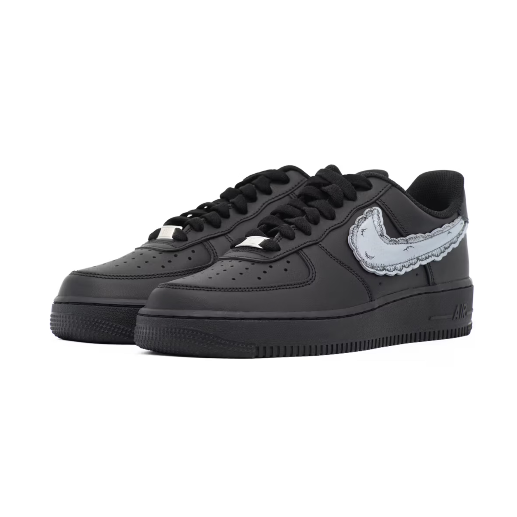 Nike x Kaws x Sky High Farm Workwear Cloud Force 1 Black, Nike x Kaws x Sky High Farm Workwear Cloud Force 1 White 착용 스타일 - 3