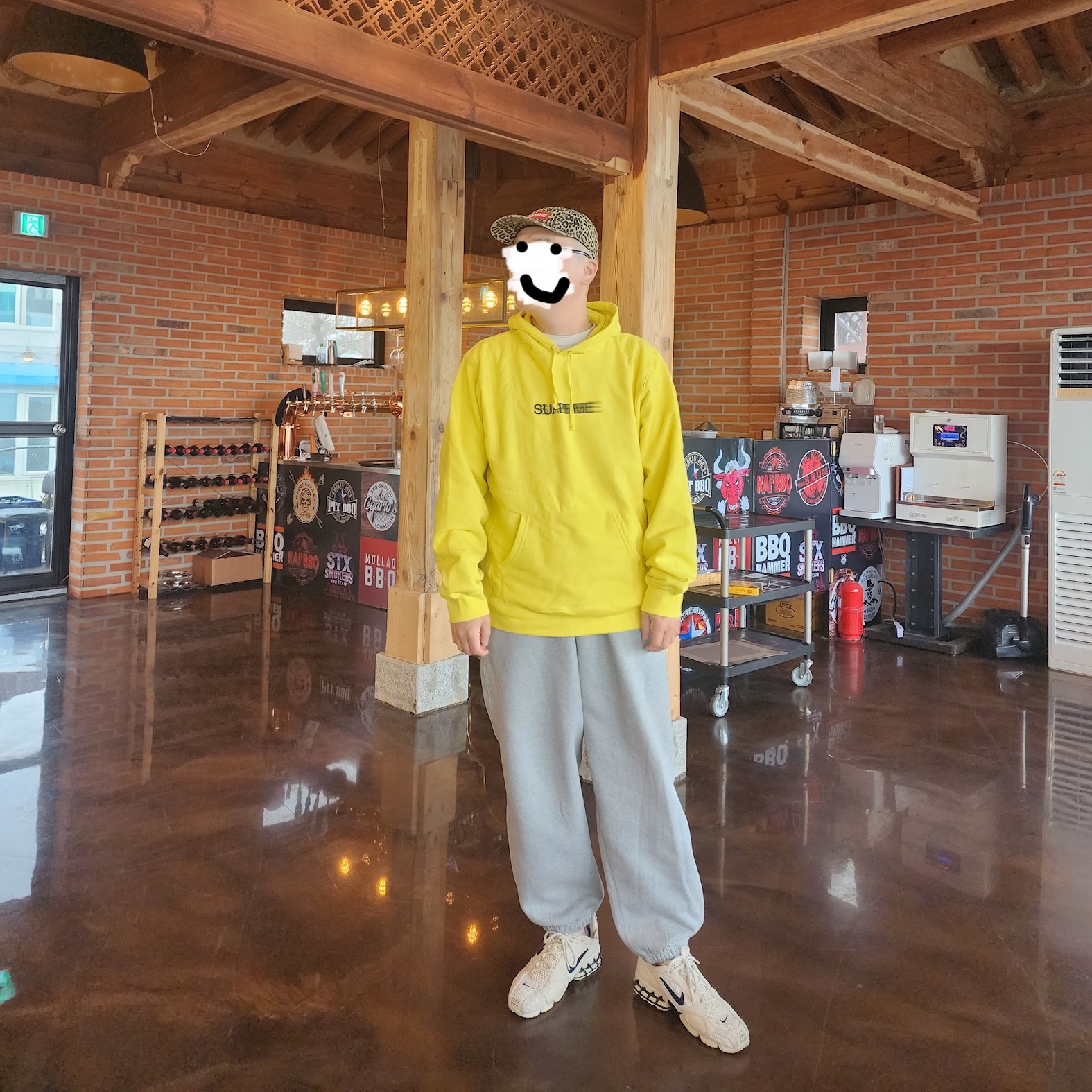 Supreme Motion Logo Hooded Sweatshirt Lemon - 20SS, Supreme Washed Chino Twill Camp Cap Leopard - 23FW 착용 스타일