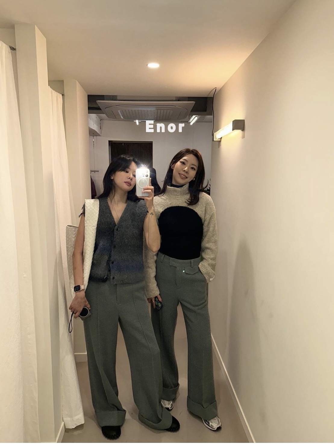En Or Women Rainbow Tassel Knit Vest Blue, Enor Women OneTuck Alpaca Blend Pants Grey 착용 스타일 - 3