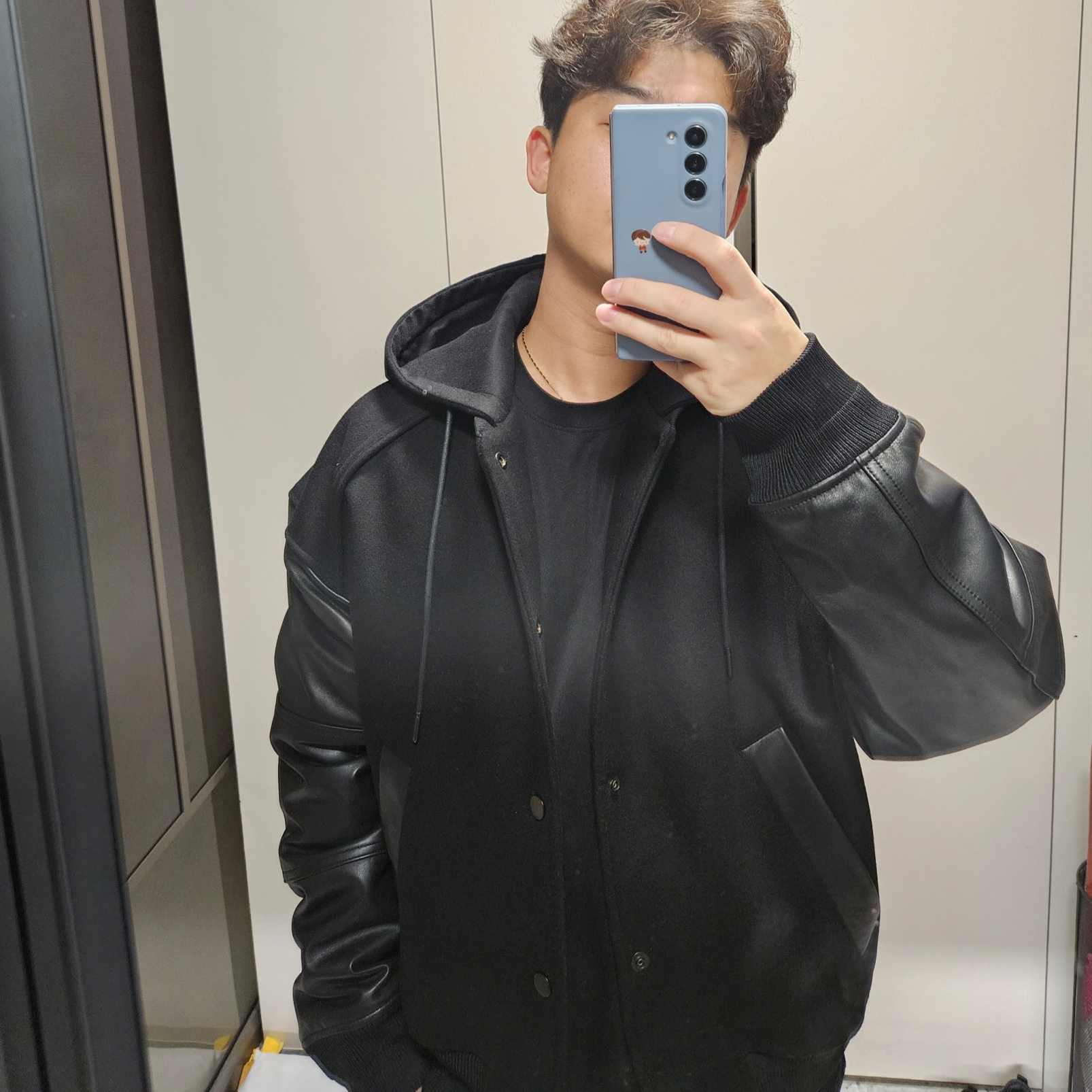 Juun.J Stadium Jumper Black - FW23 착용 스타일 - 2