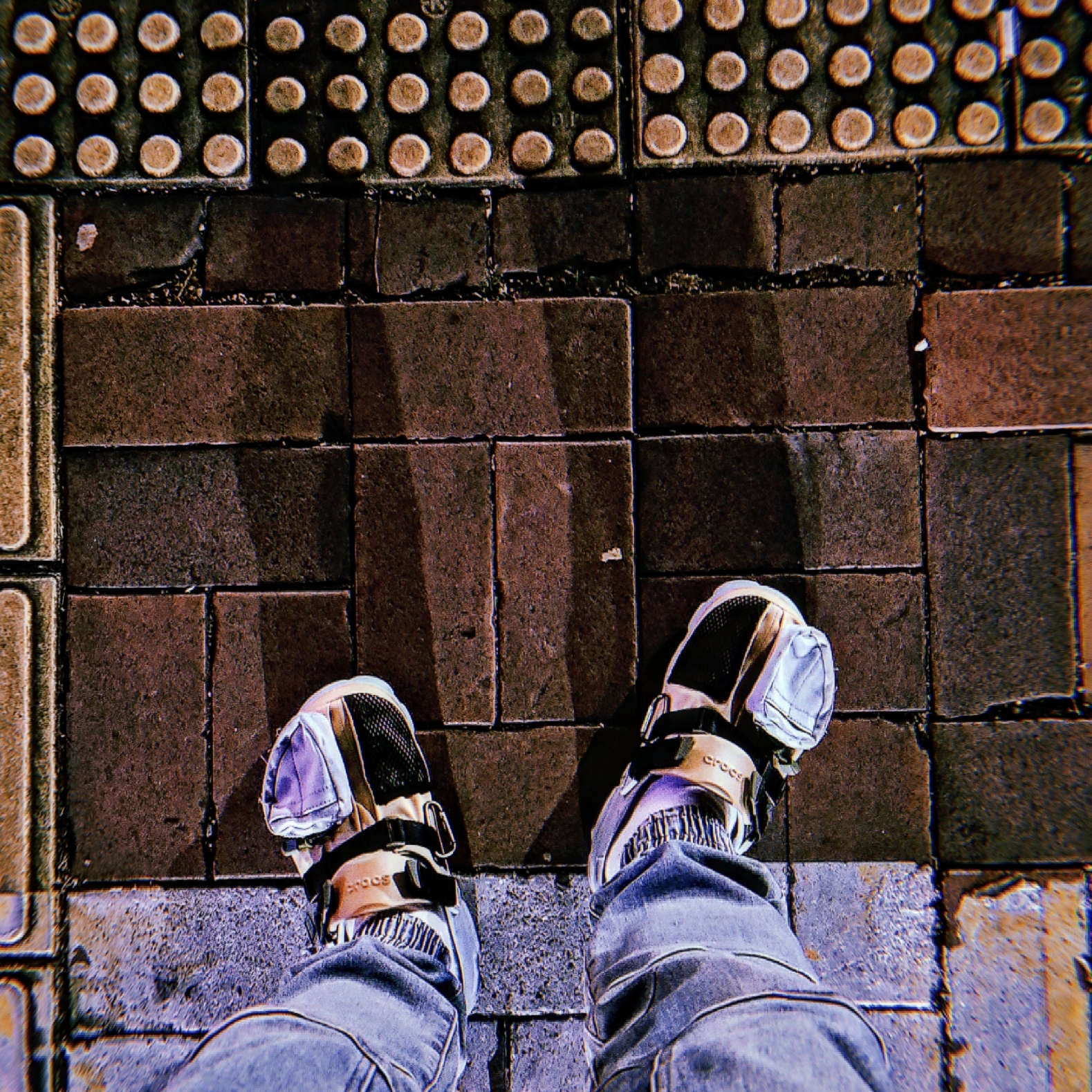 Crocs x Beams Classic All Terrain Mountain Parka Clog Beige 착용 스타일