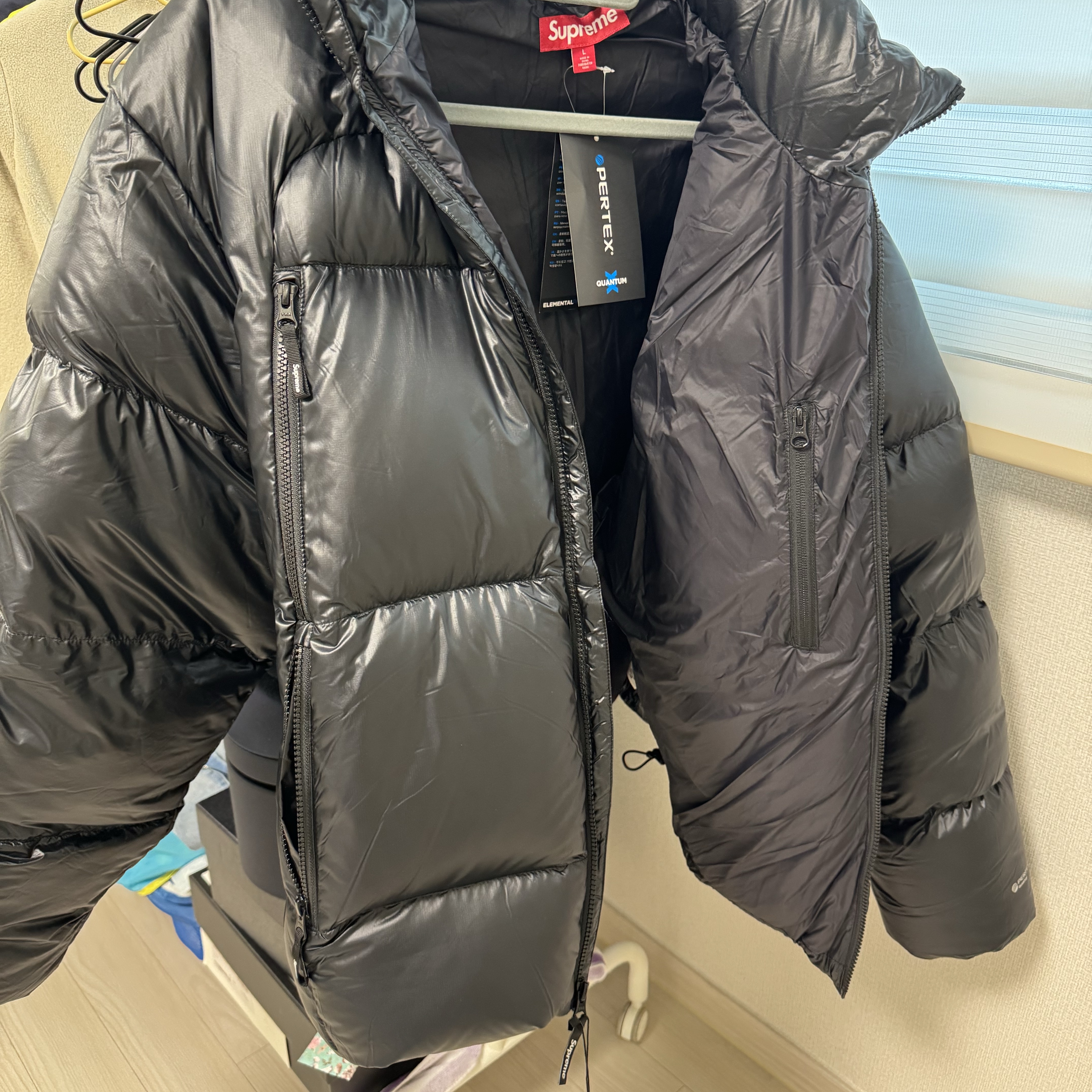Supreme Featherweight Down Puffer Jacket Black - 23FW 착용 스타일 - 1