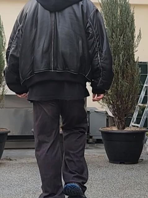 Balenciaga Denim Trompe L'oeil Pants Black 착용 스타일 - 3