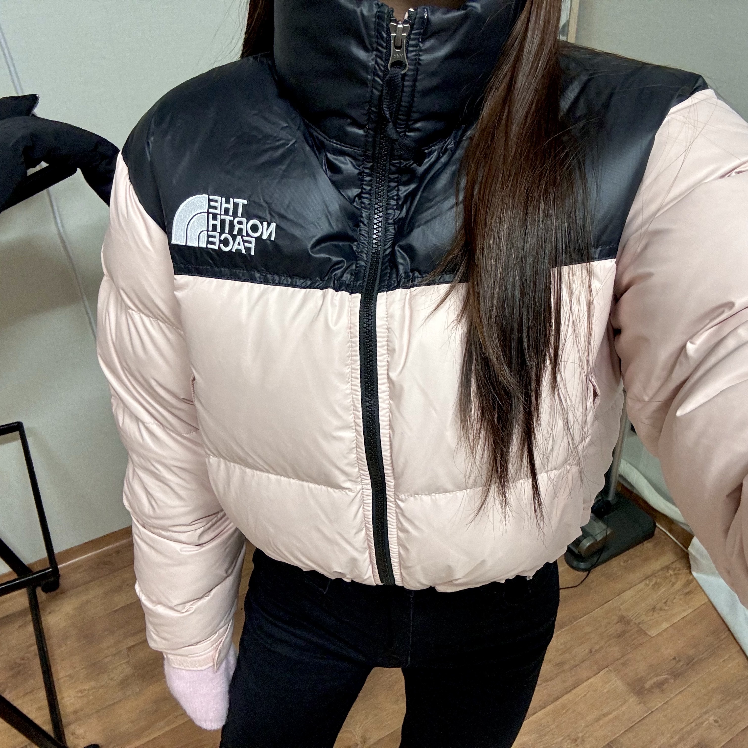 (W) The North Face Nuptse Short Jacket Pink Moss 착용 스타일 - 2