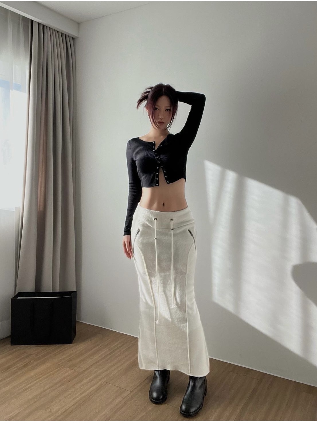 [KREAM 단독] Bonnae Women Wool Skirt Ivory 착용 스타일