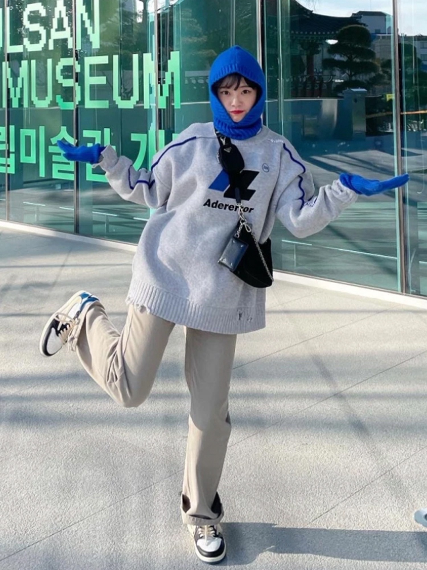 Zara x Ader Error Oversize Sweater Grey, Jordan 1 x Travis Scott x Fragment Retro Low OG SP Military Blue 착용 스타일 - 4