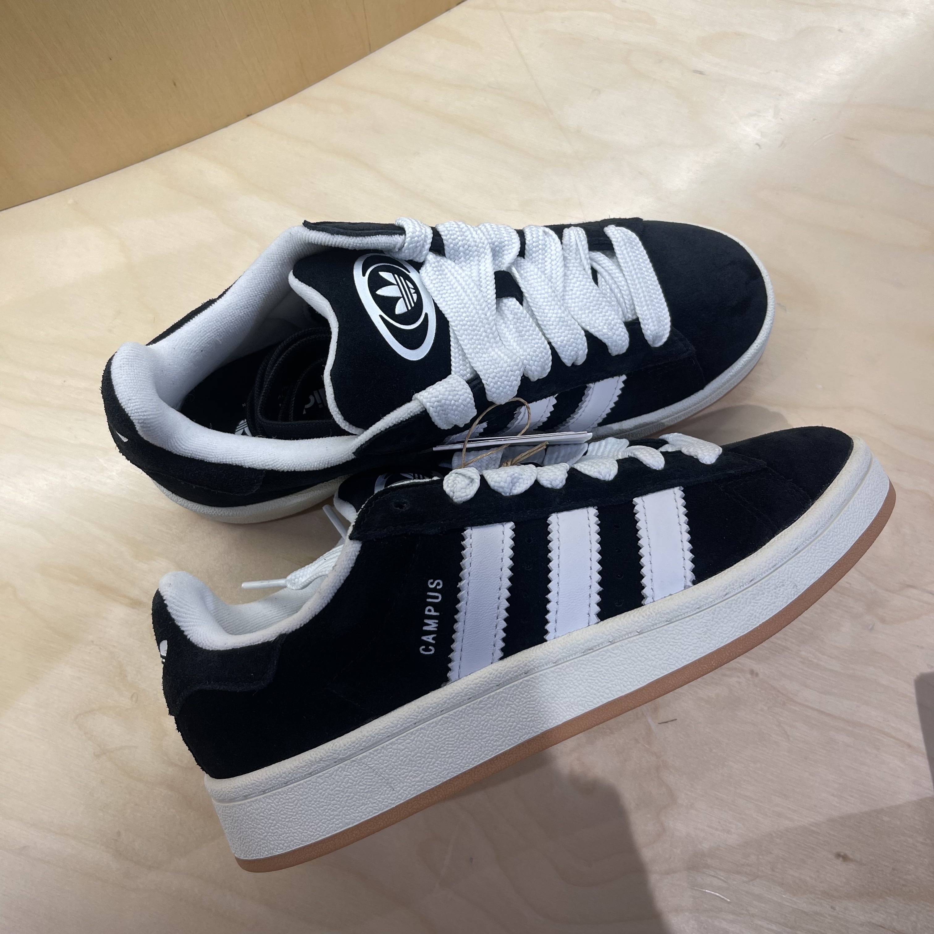 Adidas Campus 00s Core Black Cloud White 착용 스타일 - 3