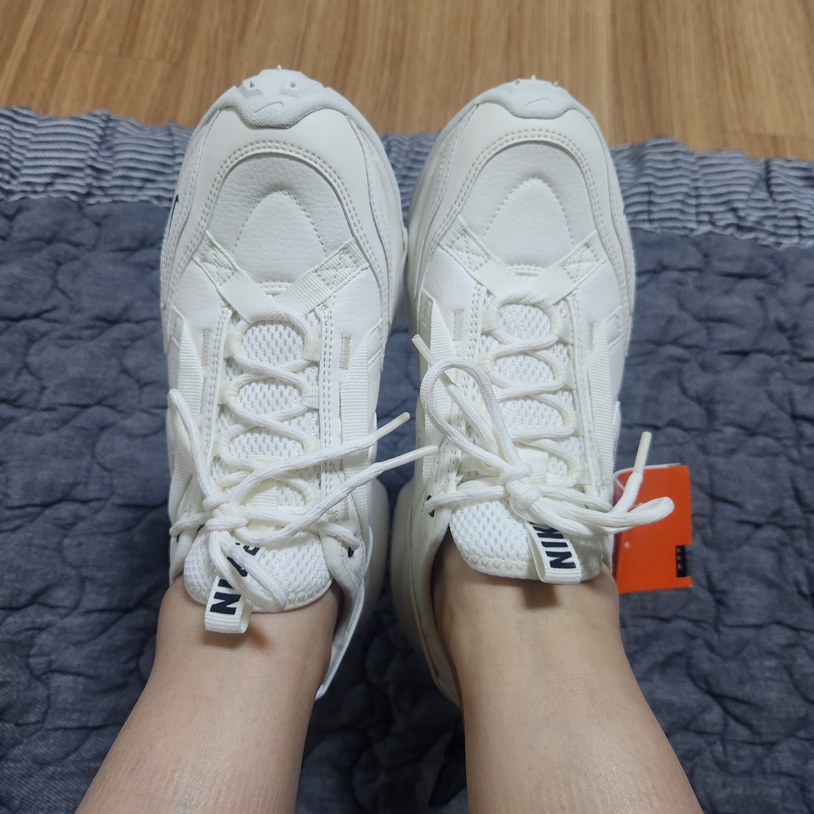 (W) Nike TC 7900 Summit White 착용 스타일 - 3