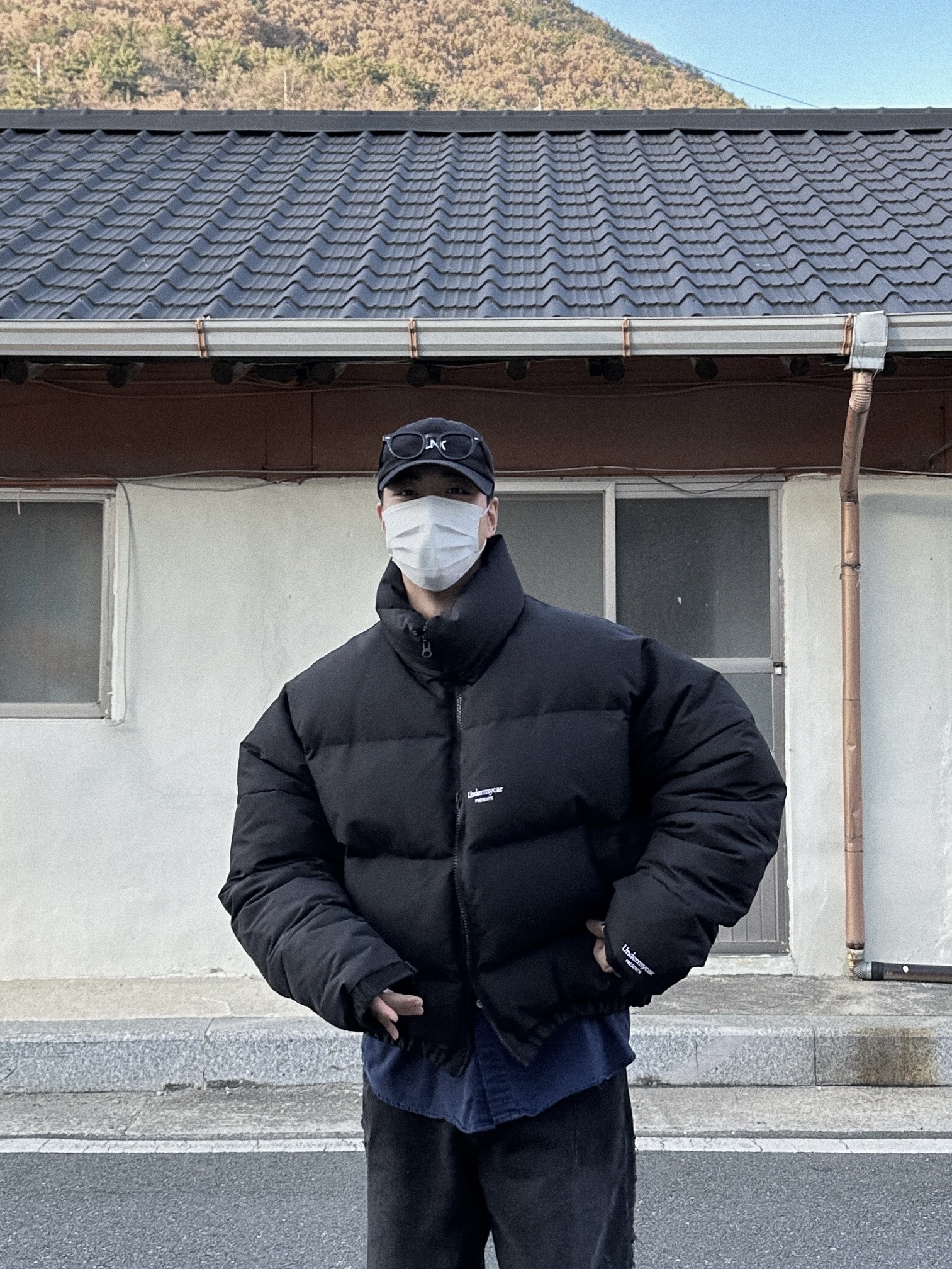 Undermycar Mu.15 Anti Fxxking Logo Play Triple Logo Crop Padding Jacket Black 착용 스타일 - 4