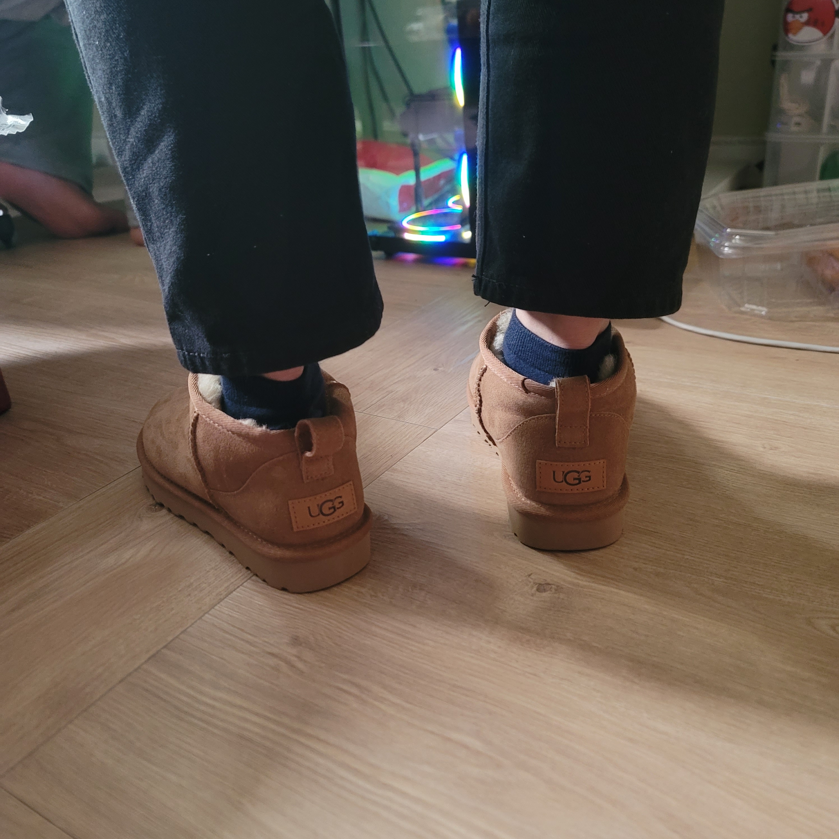 (W) UGG Classic Ultra Mini Boots Chestnut 착용 스타일 - 4
