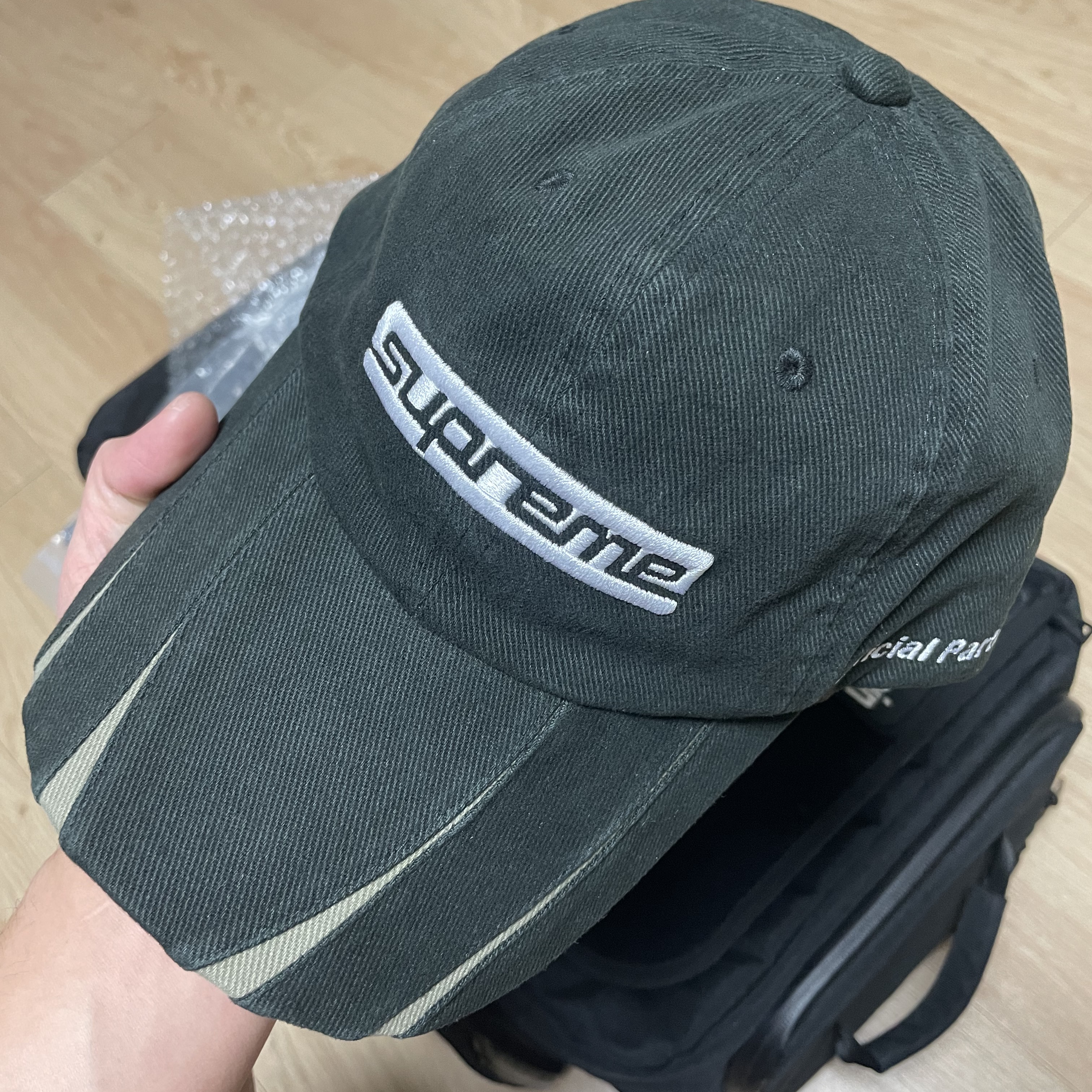 Supreme Jagged Visor 6-Panel Black - 23FW 착용 스타일