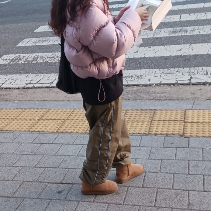 (W) UGG Classic Mini II Boots Chestnut 착용 스타일 - 2