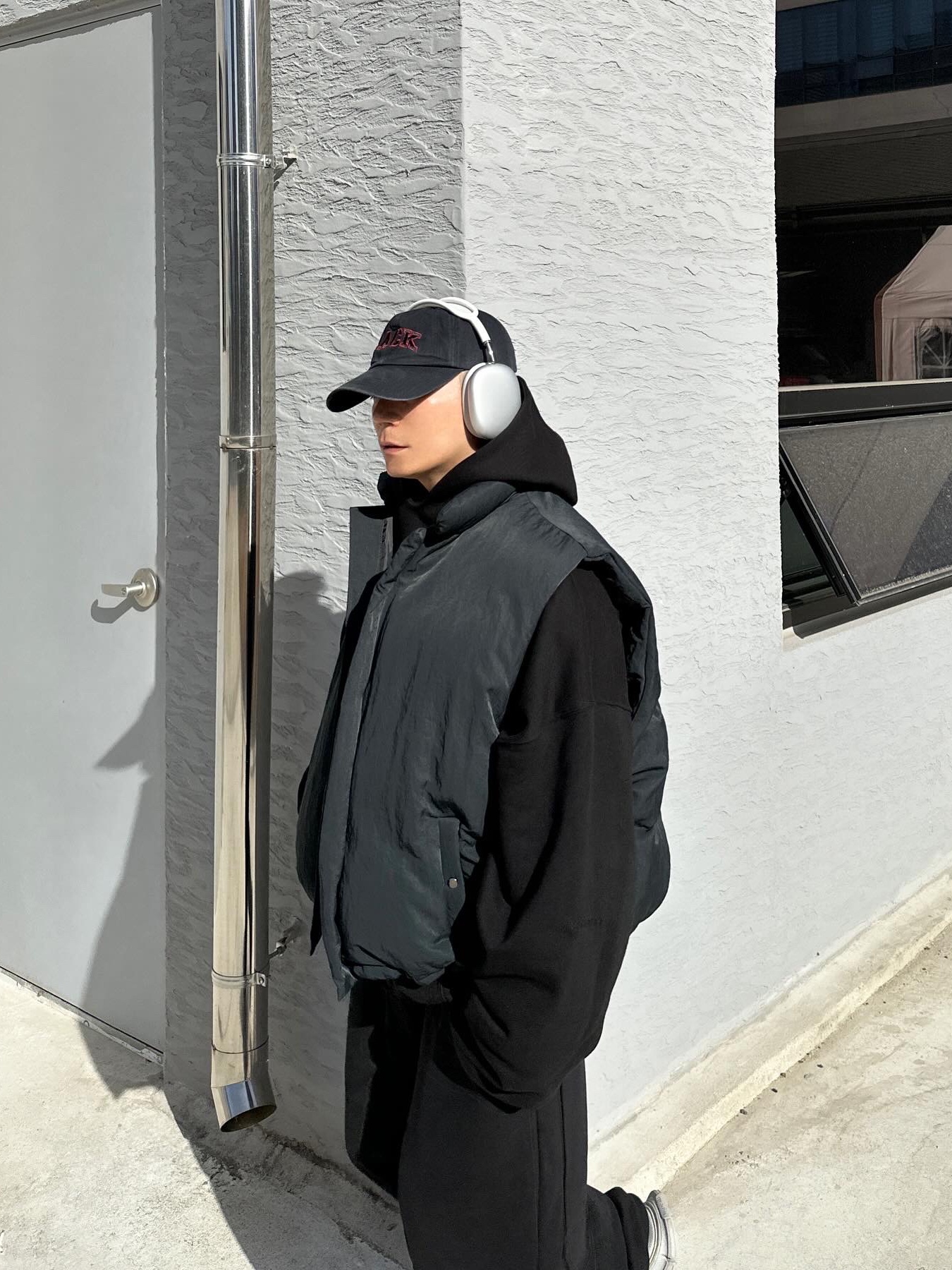 Balenciaga 3XL Sneakers Light Beige, Apple AirPods Max Lightning Silver (Korean Ver.) 착용 스타일 - 4