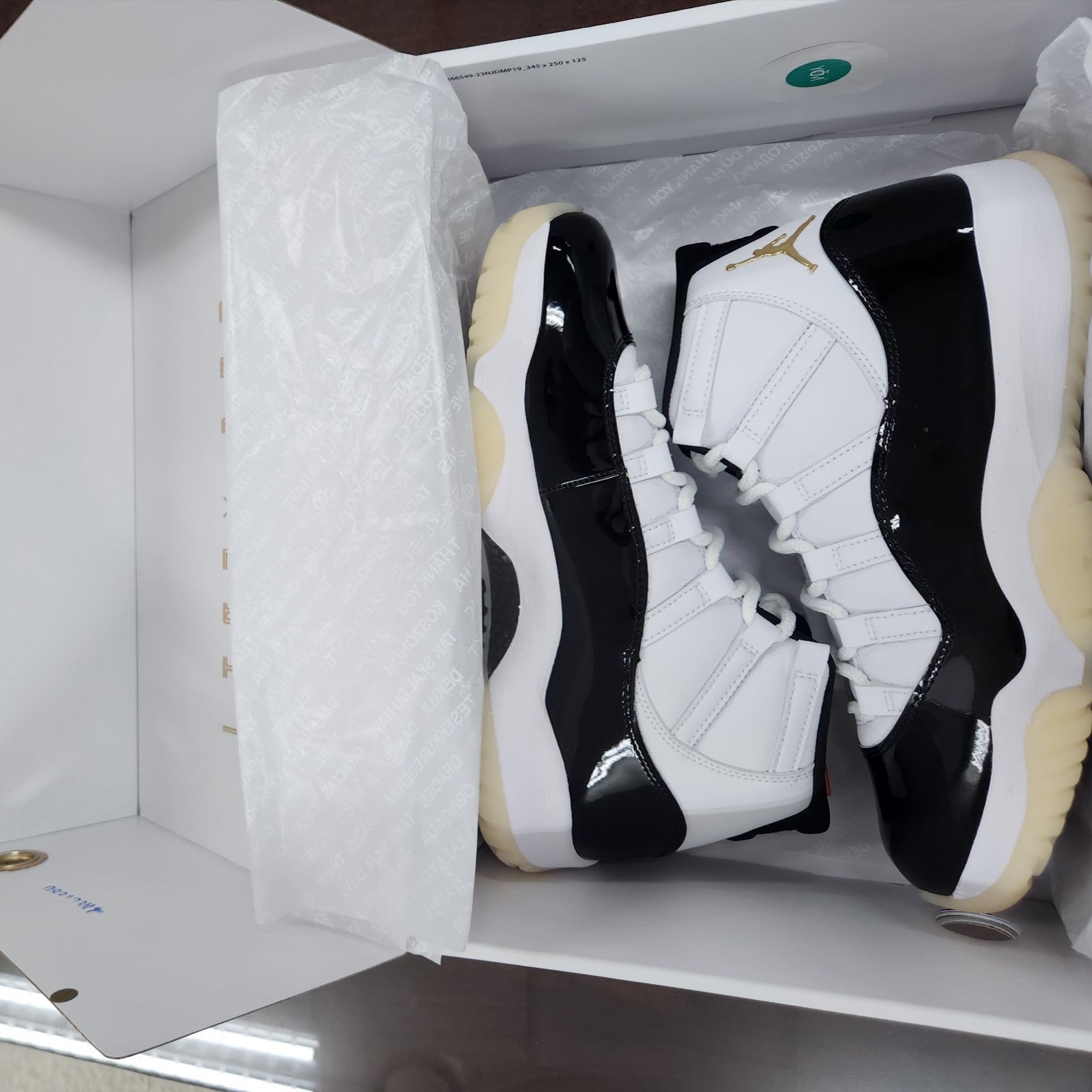 Jordan 11 Retro Gratitude 착용 스타일