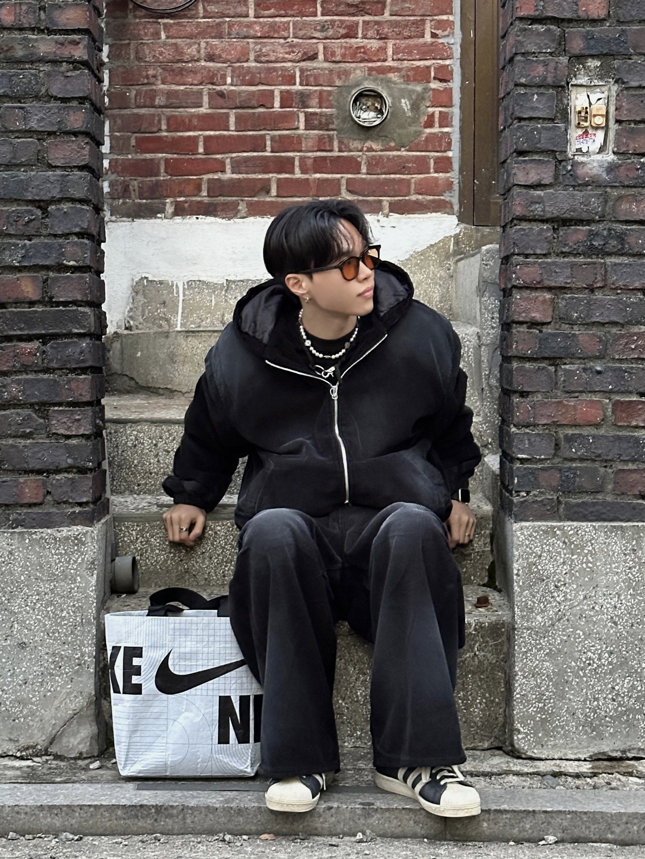 Adidas Superstar 82 Black White 착용 스타일 - 4