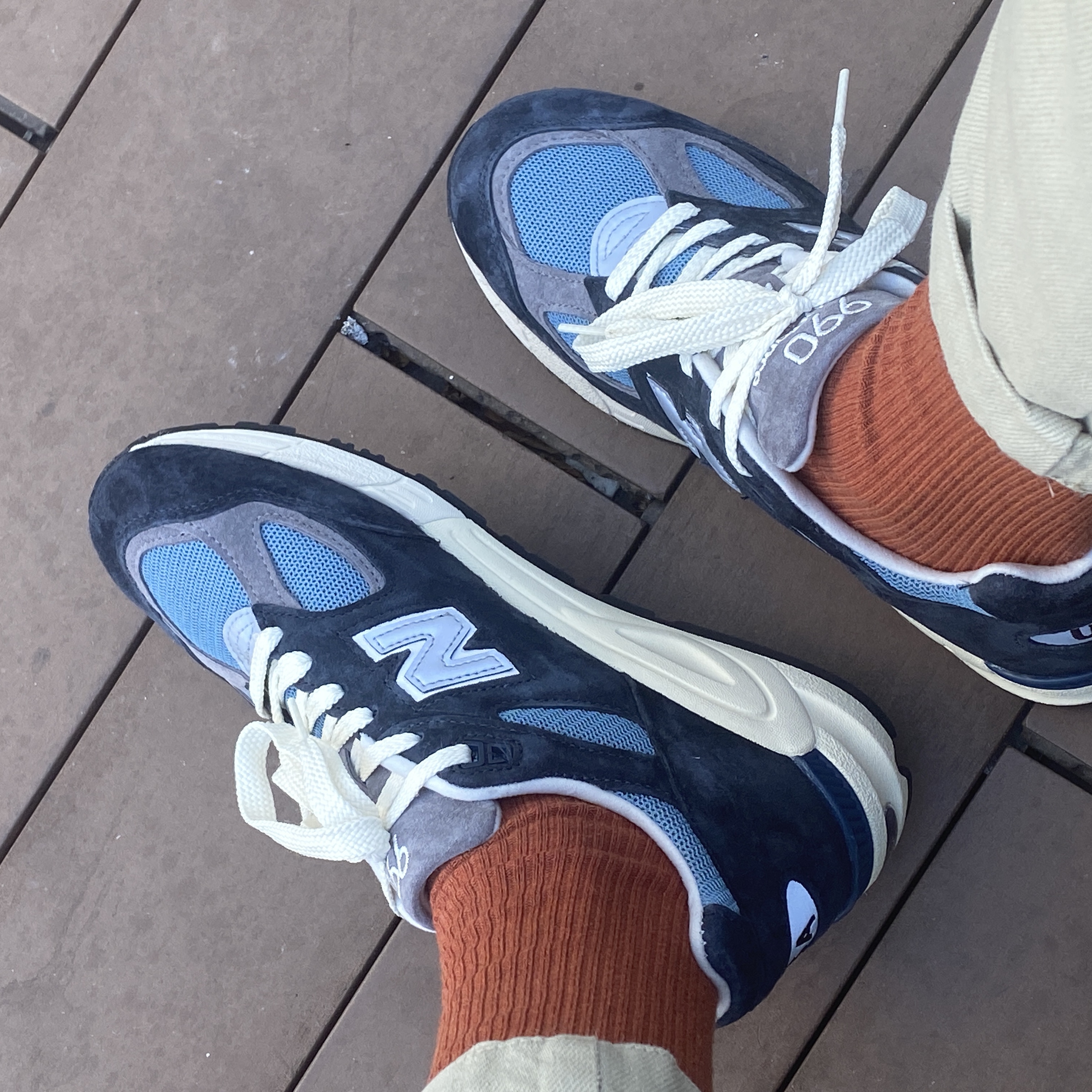 New Balance 990v2 Made in USA Navy Castlerock 착용 스타일 - 2