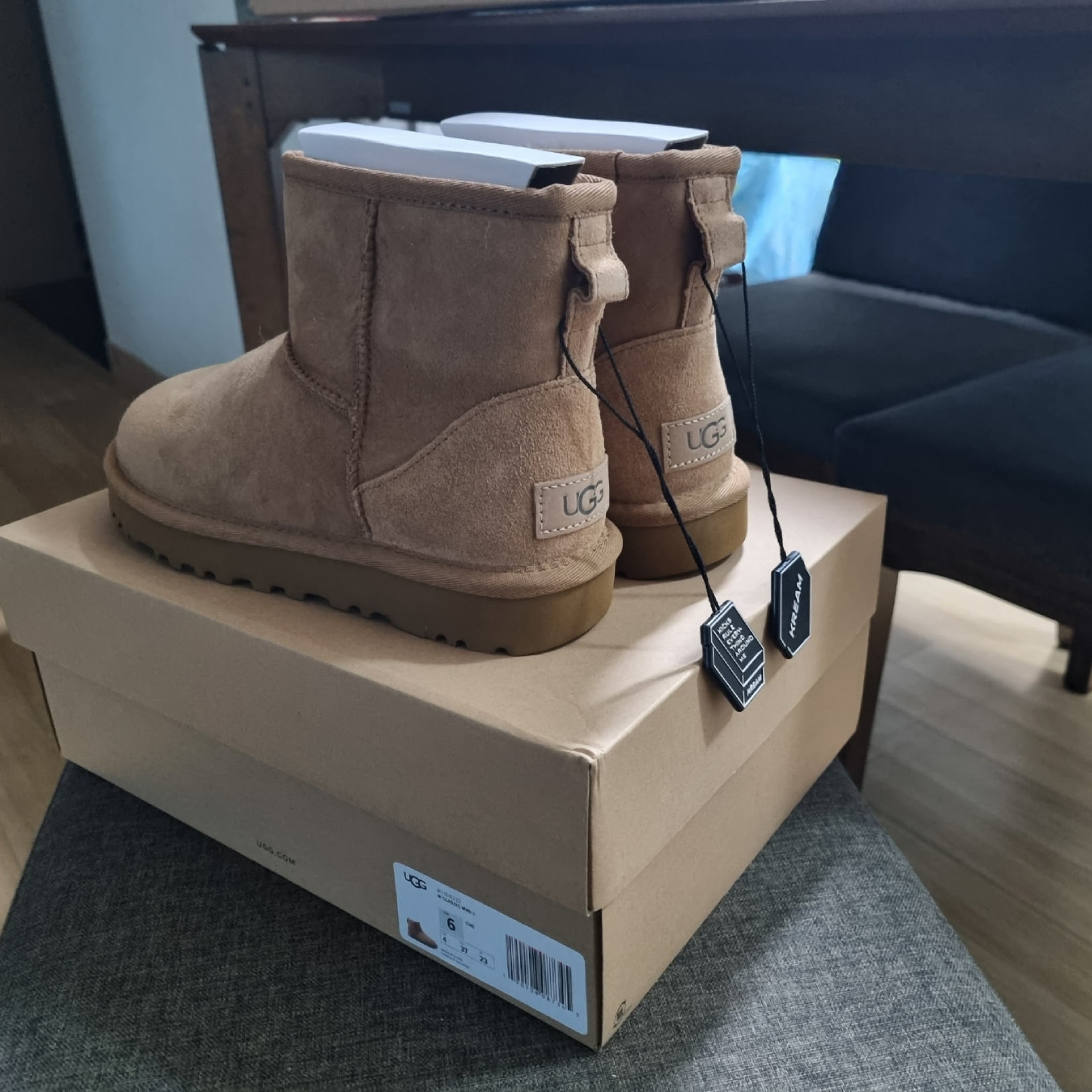 (W) UGG Classic Mini II Boots Chestnut 착용 스타일 - 1