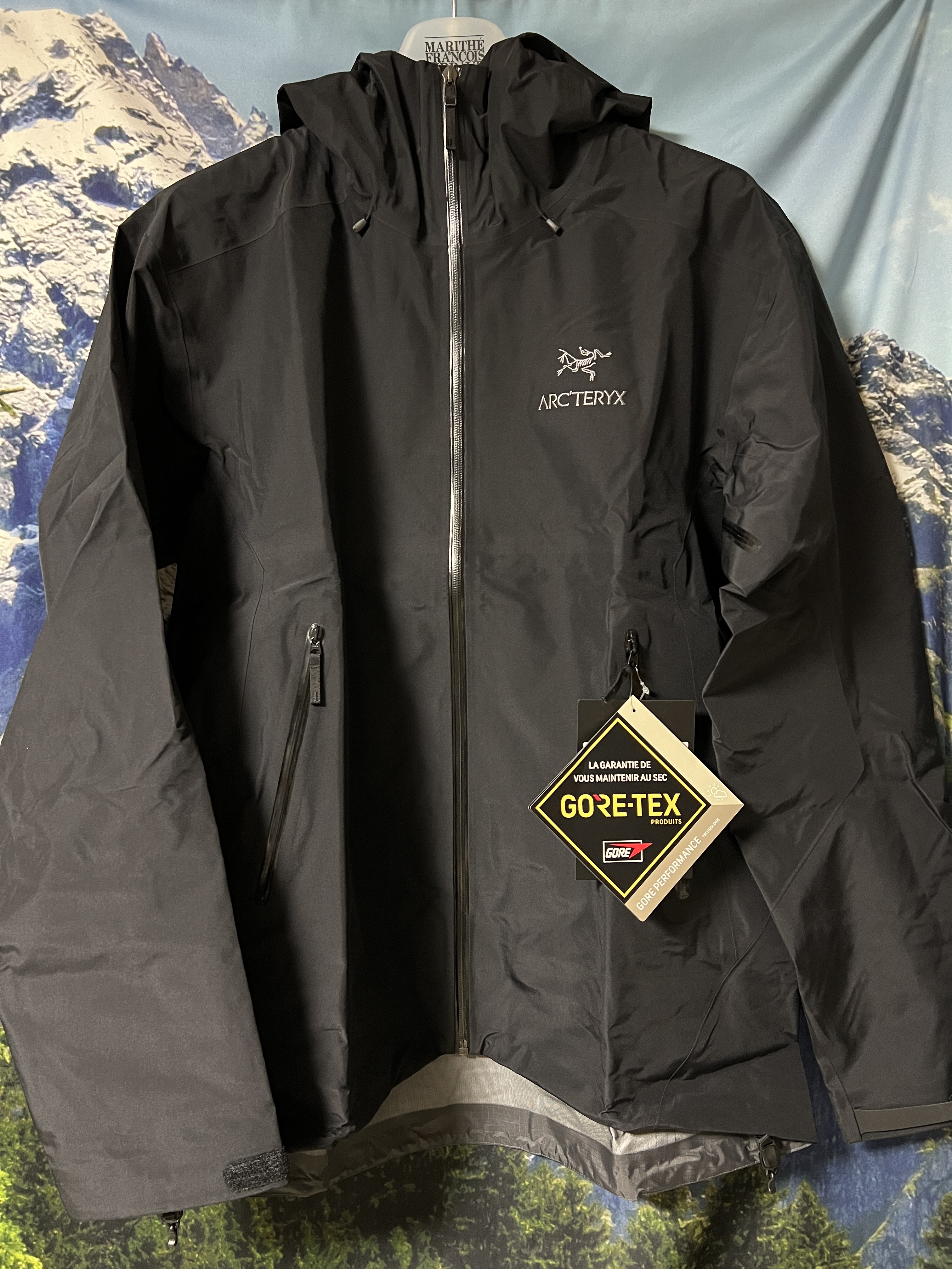 Arc'teryx Beta LT Jacket Black 착용 스타일 - 1