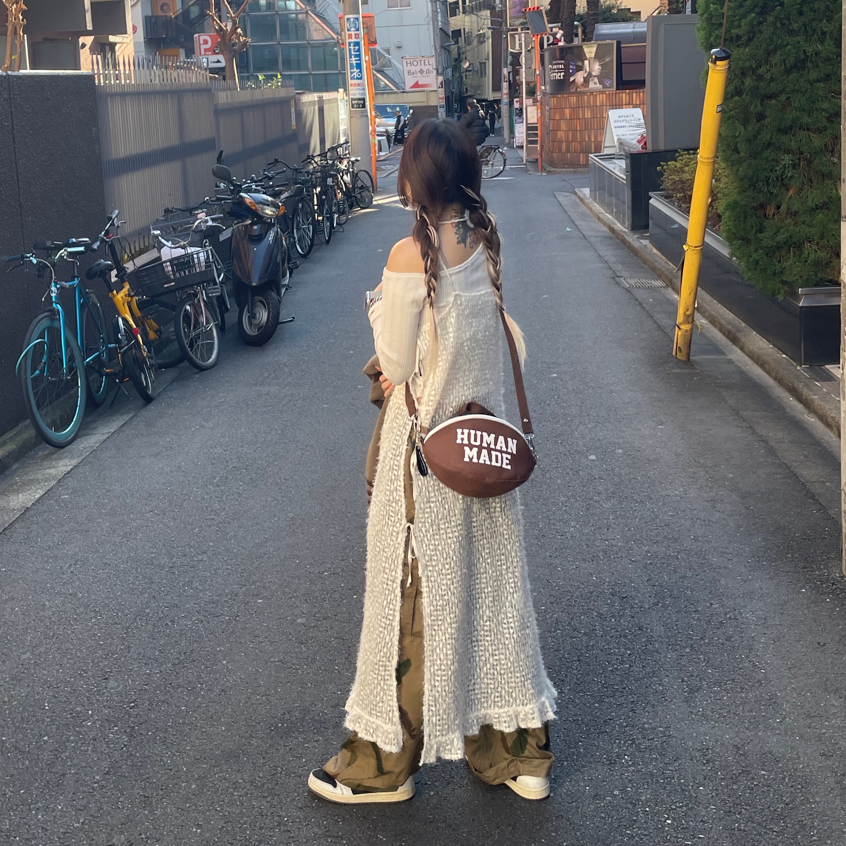 Human Made Rugby Ball Bag Brown, (W) Jordan 1 x Travis Scott Retro Low OG SP Medium Olive 착용 스타일