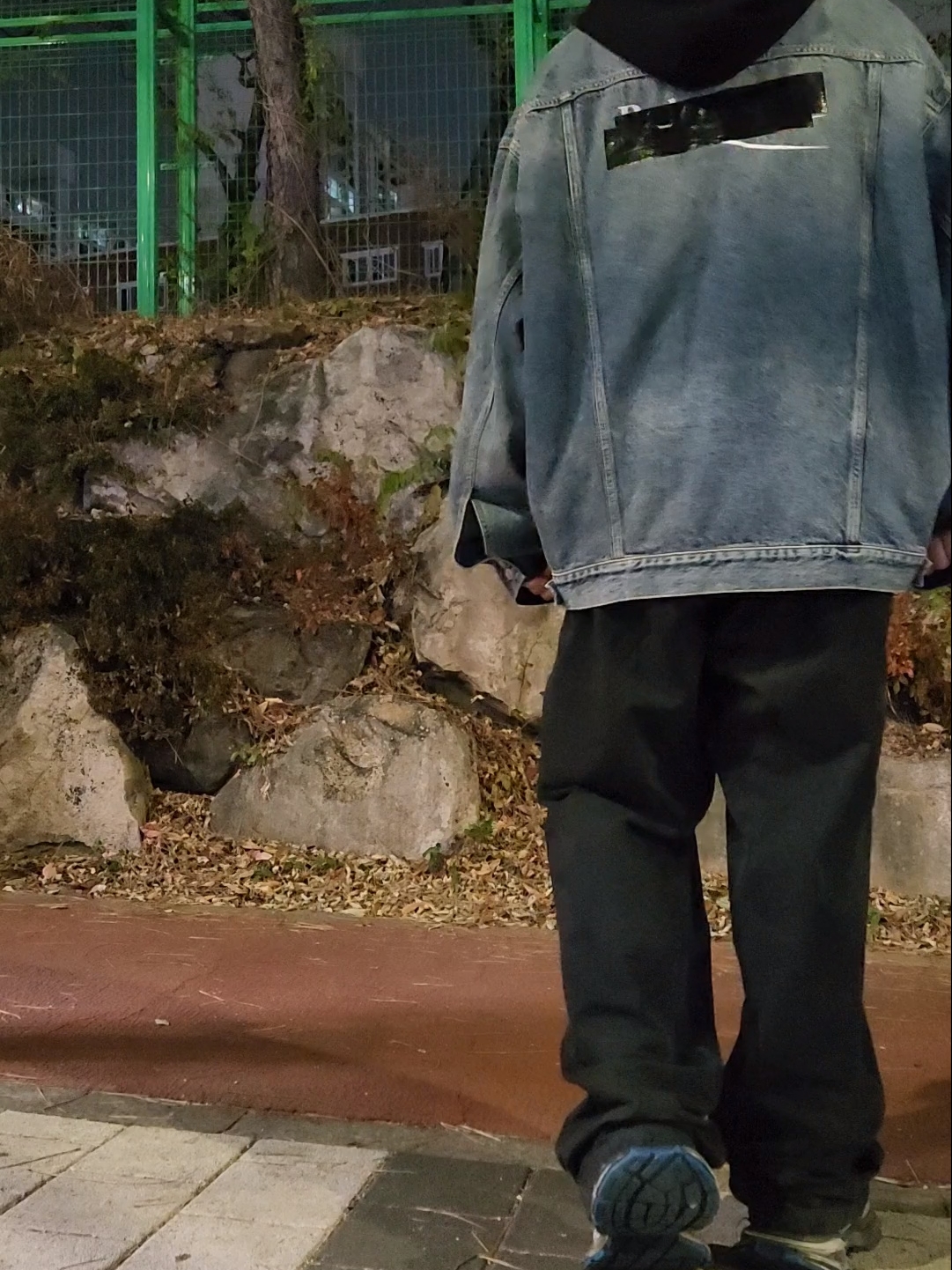 Balenciaga x Adidas Hoodie Large Fit Black, Balenciaga 3XL Sneakers Worn Out Grey White Blue 착용 스타일 - 2