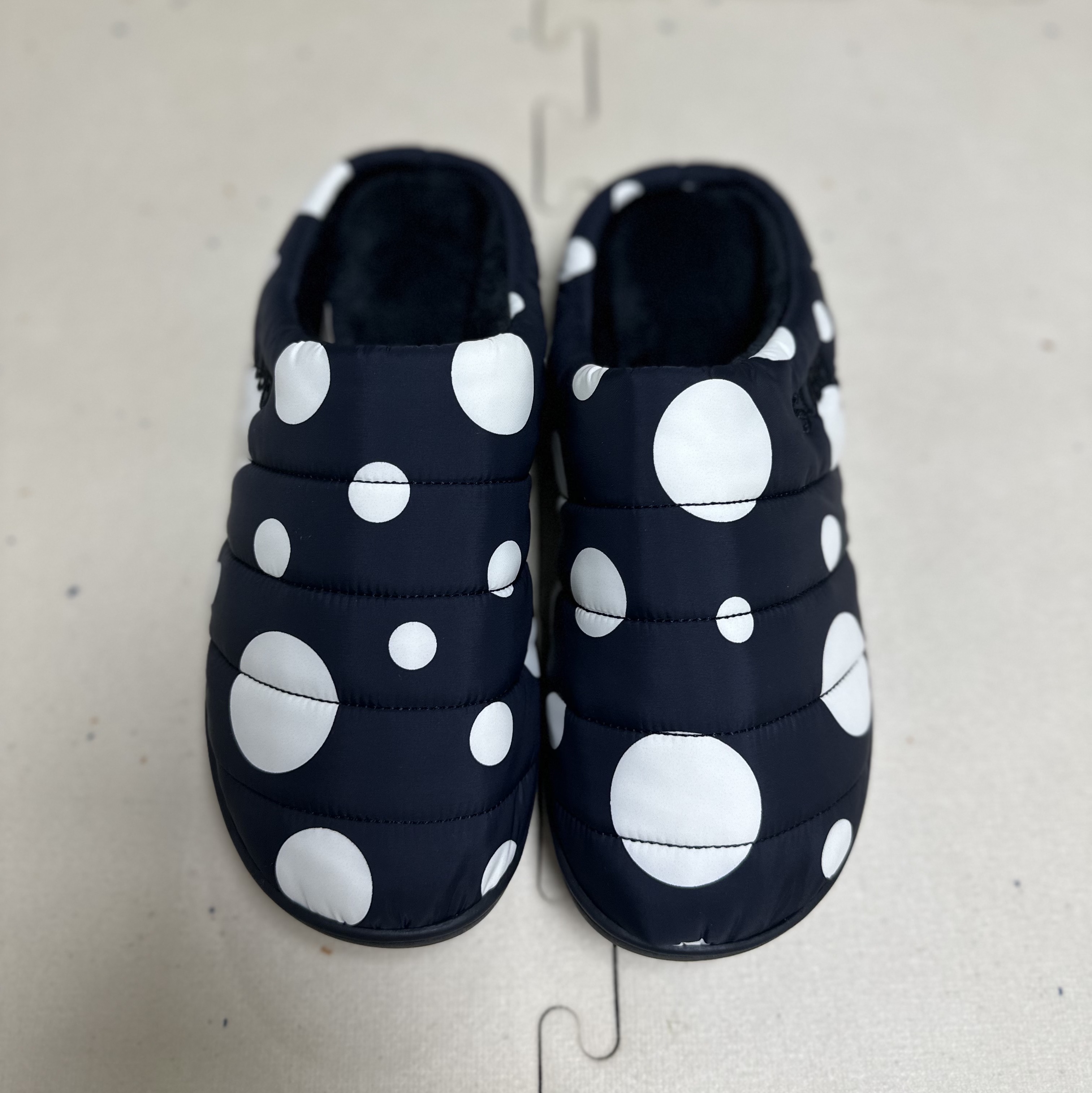 Subu Down Sandal Cream Snow Dot 착용 스타일 - 1