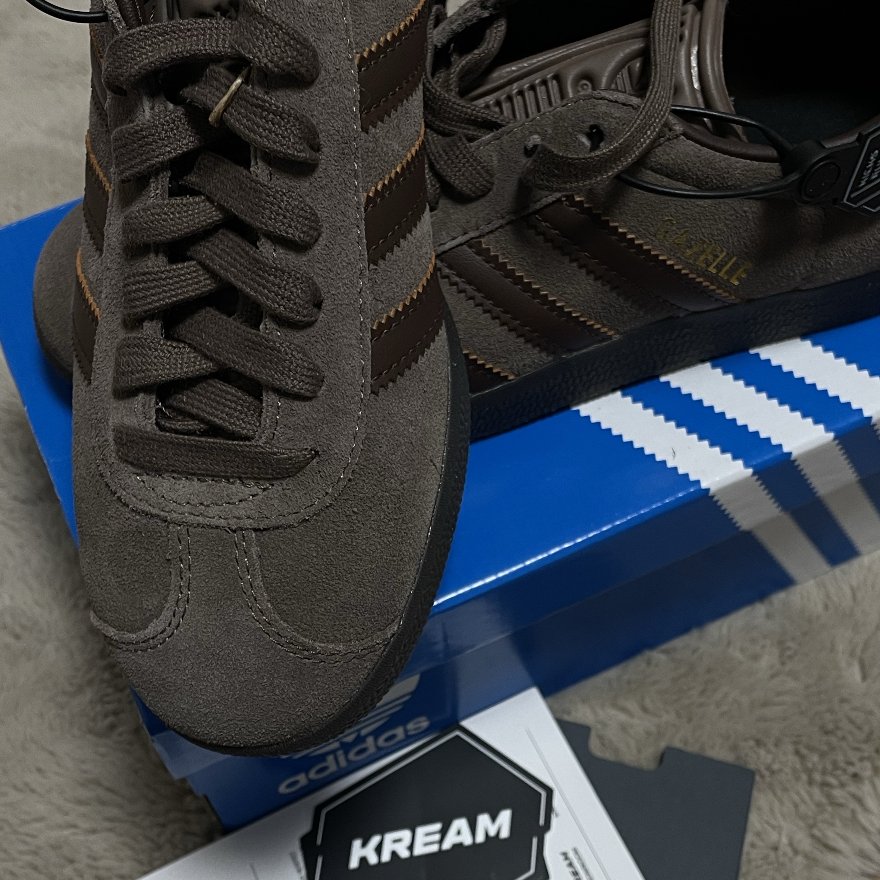 Adidas Gazelle Earth Strata Brown Gum 착용 스타일 - 1