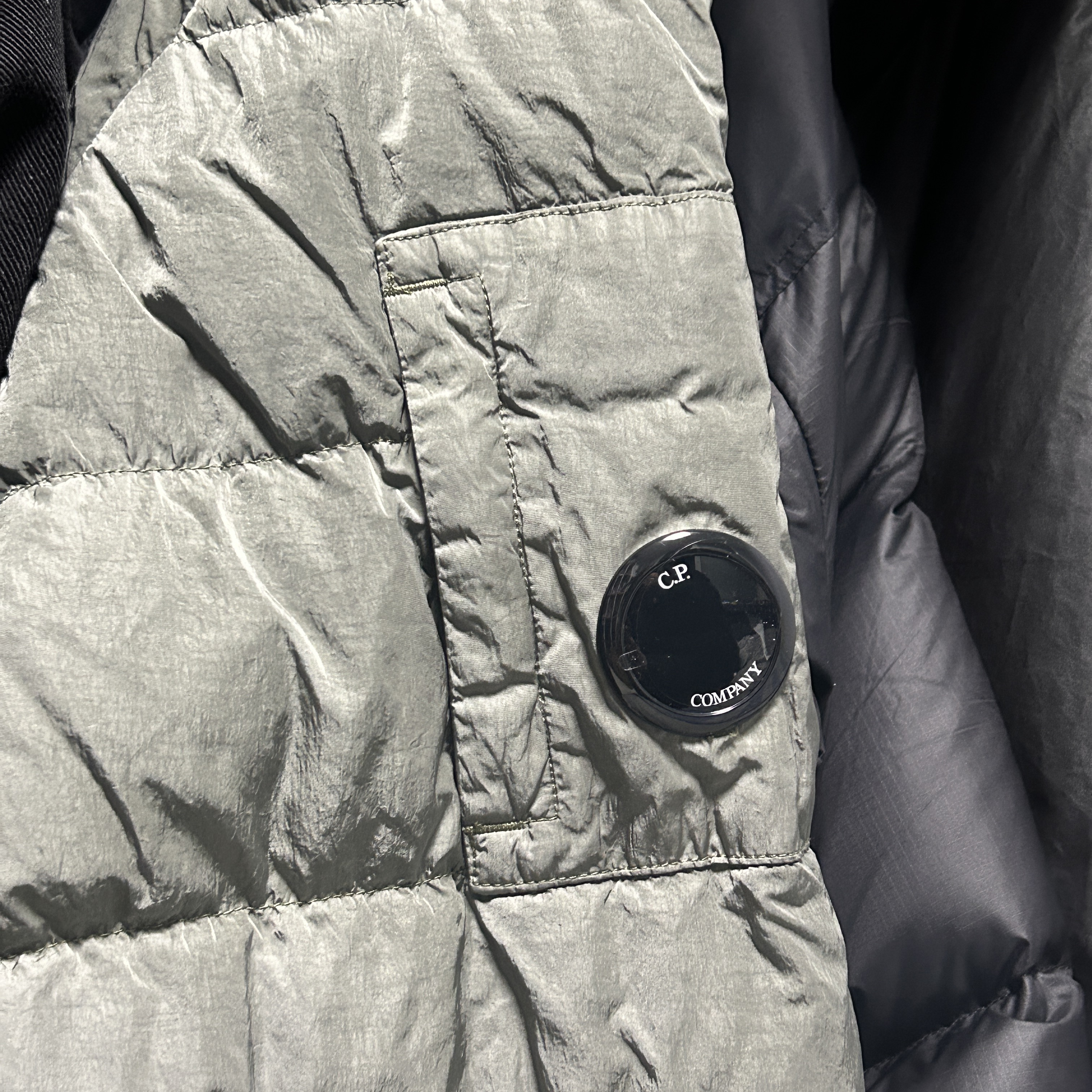 C.P. Company Eco-Chrome R Down Jacket Thyme Green - 22FW 착용 스타일
