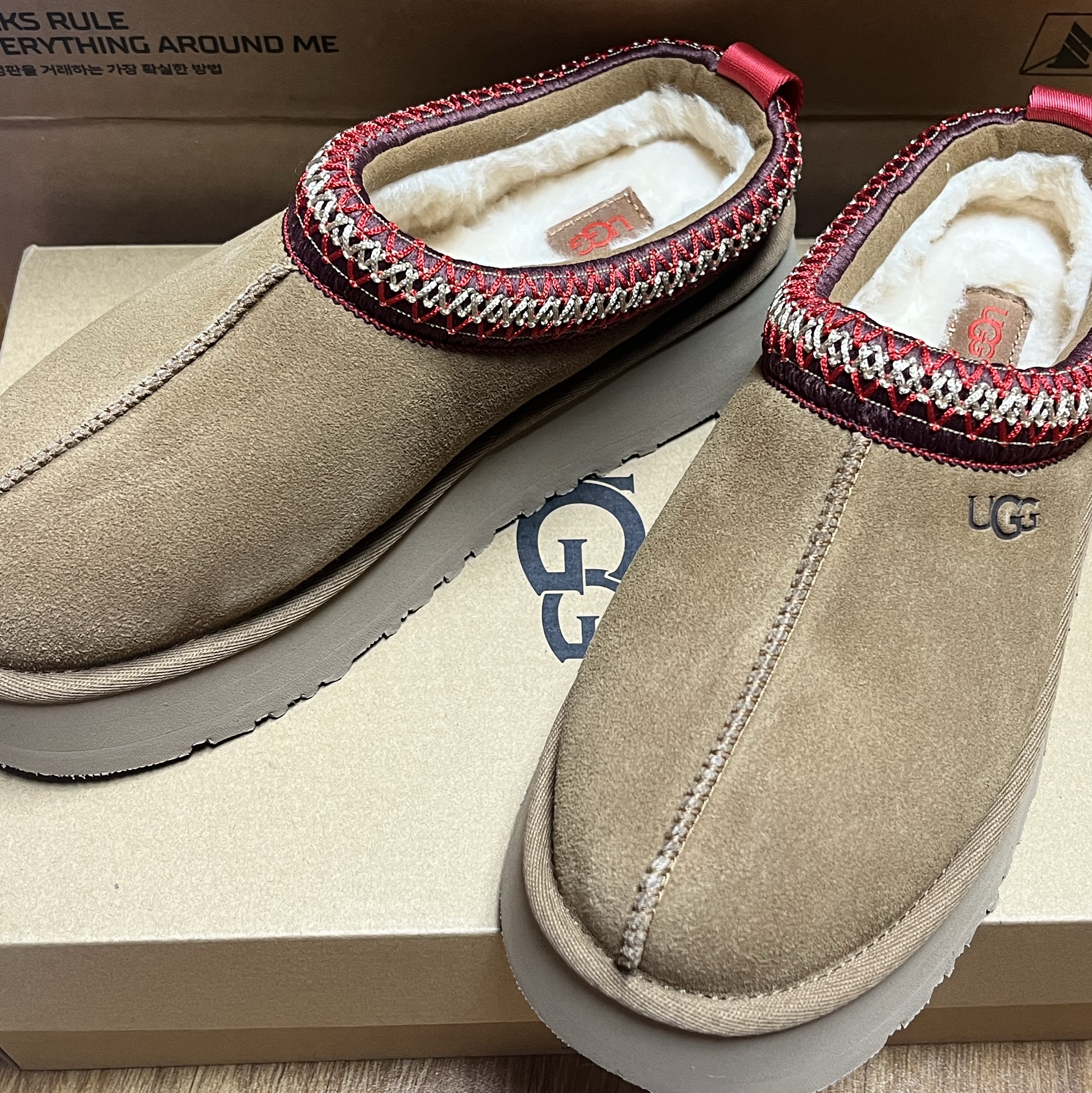 (W) UGG Tazz Slipper Chestnut 착용 스타일