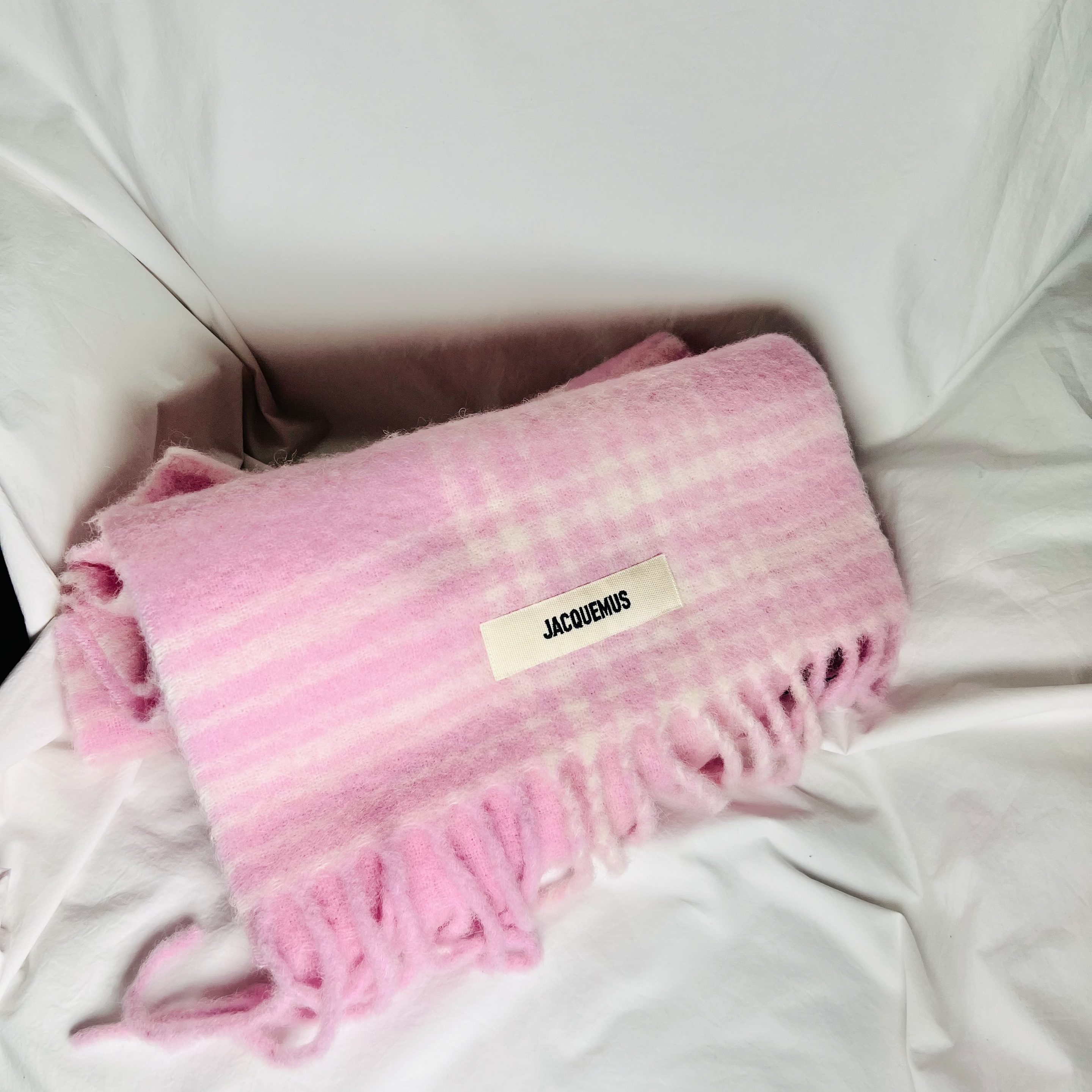 Jacquemus L’echarpe Carro Le Chouchou Jacquard Check Muffler Light Pink 착용 스타일 - 1