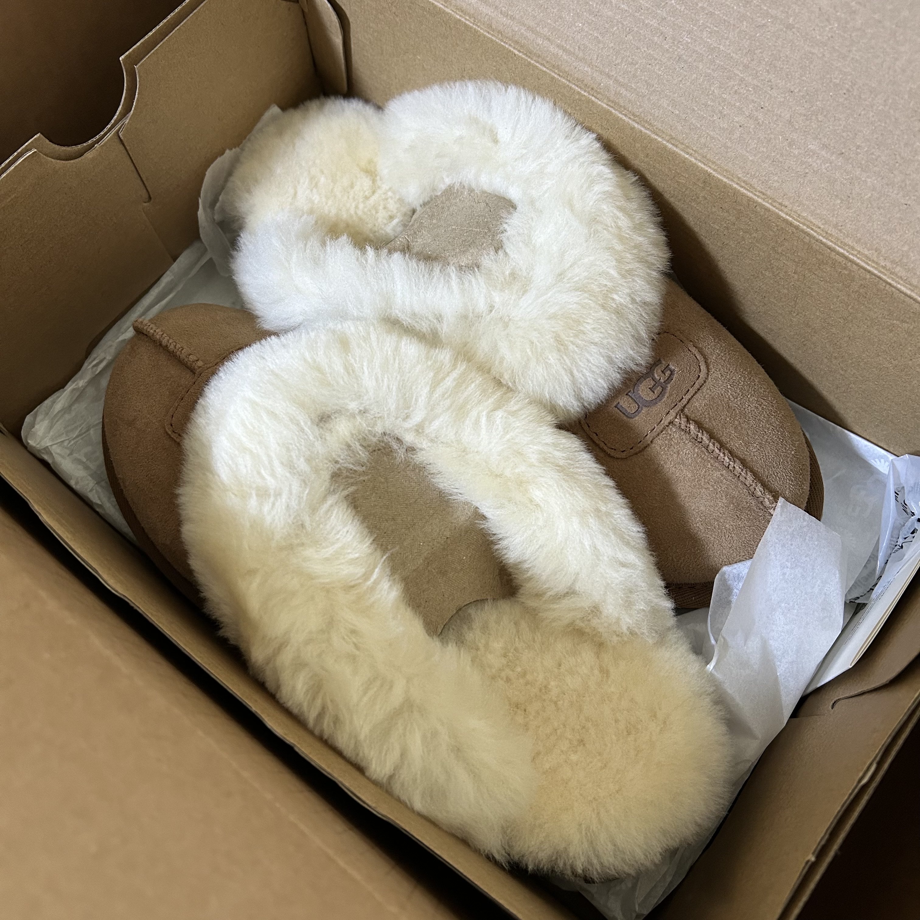 (W) UGG Coquette Slipper Chestnut 착용 스타일 - 1
