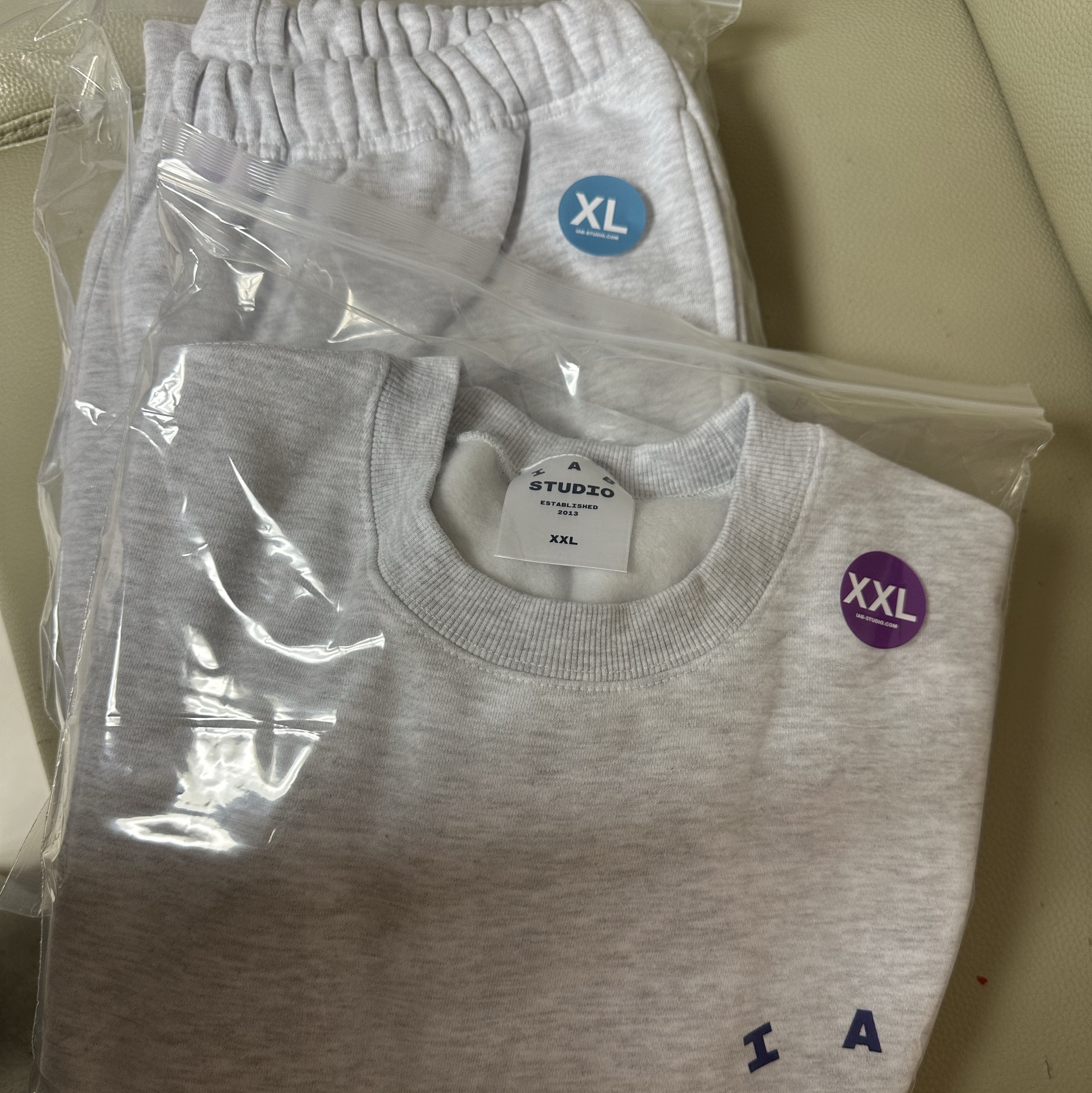 IAB Studio Sweatshirt Light Gray - 23FW, IAB Studio Sweatpants Light Gray 착용 스타일
