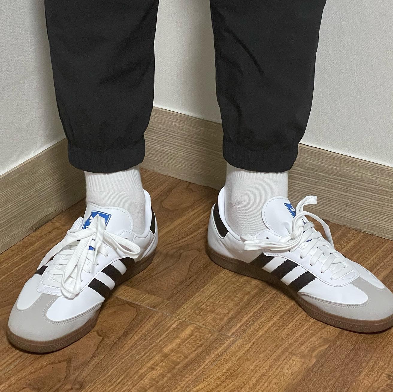 Adidas Samba Vegan White Black 착용 스타일 - 2