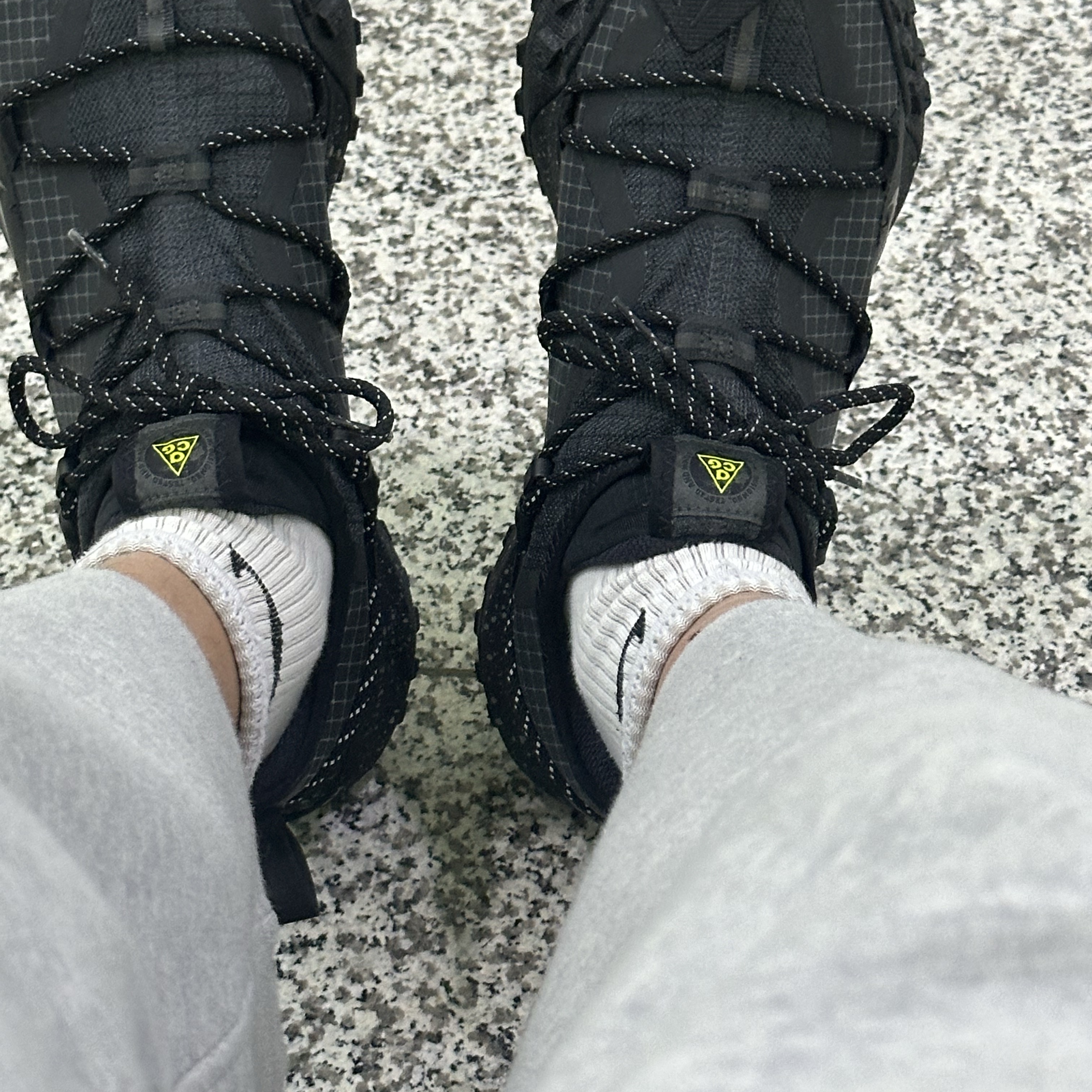 Nike ACG Mountain Fly Low Gore-Tex SE Dark Smoke Grey 착용 스타일